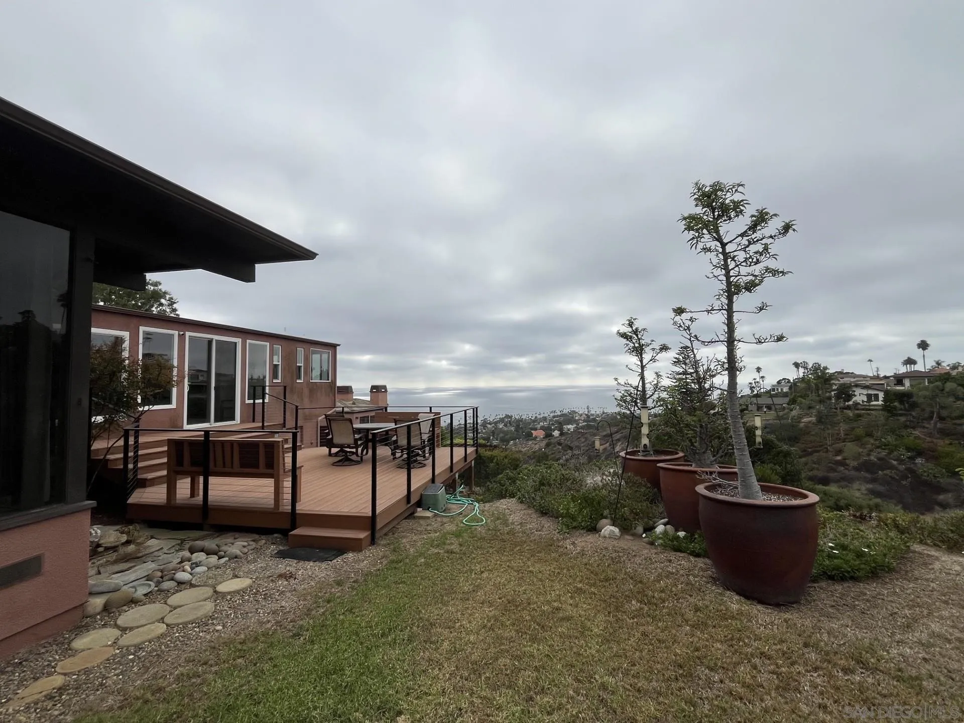 https://cdn.realtyfeed.com/cdn/127/260023850/89a4e21bfea6e7b741f089de633a5747.webp