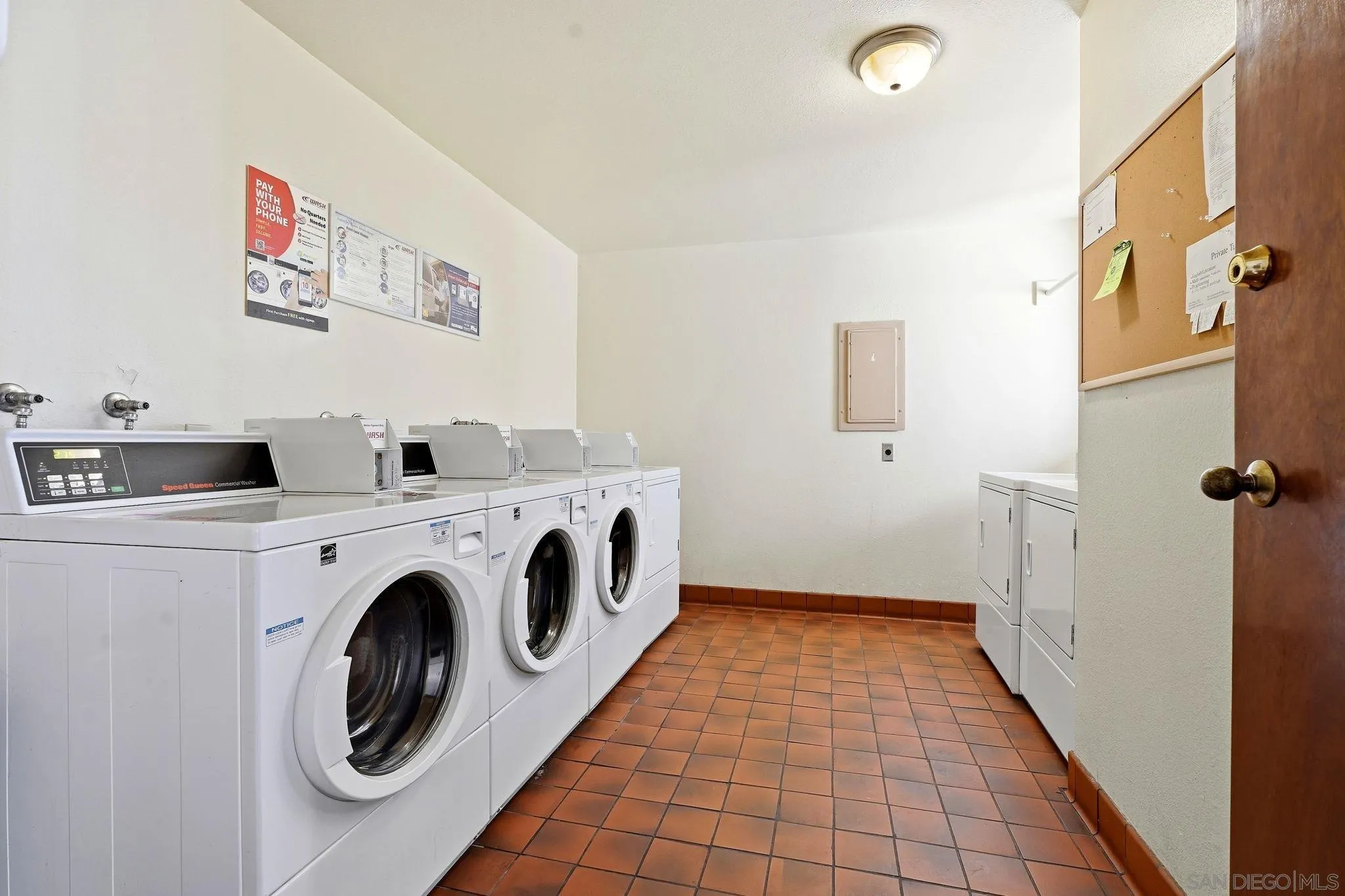 https://cdn.realtyfeed.com/cdn/127/260023855/987fdce07183eaa0f78f12456c852b9b.webp