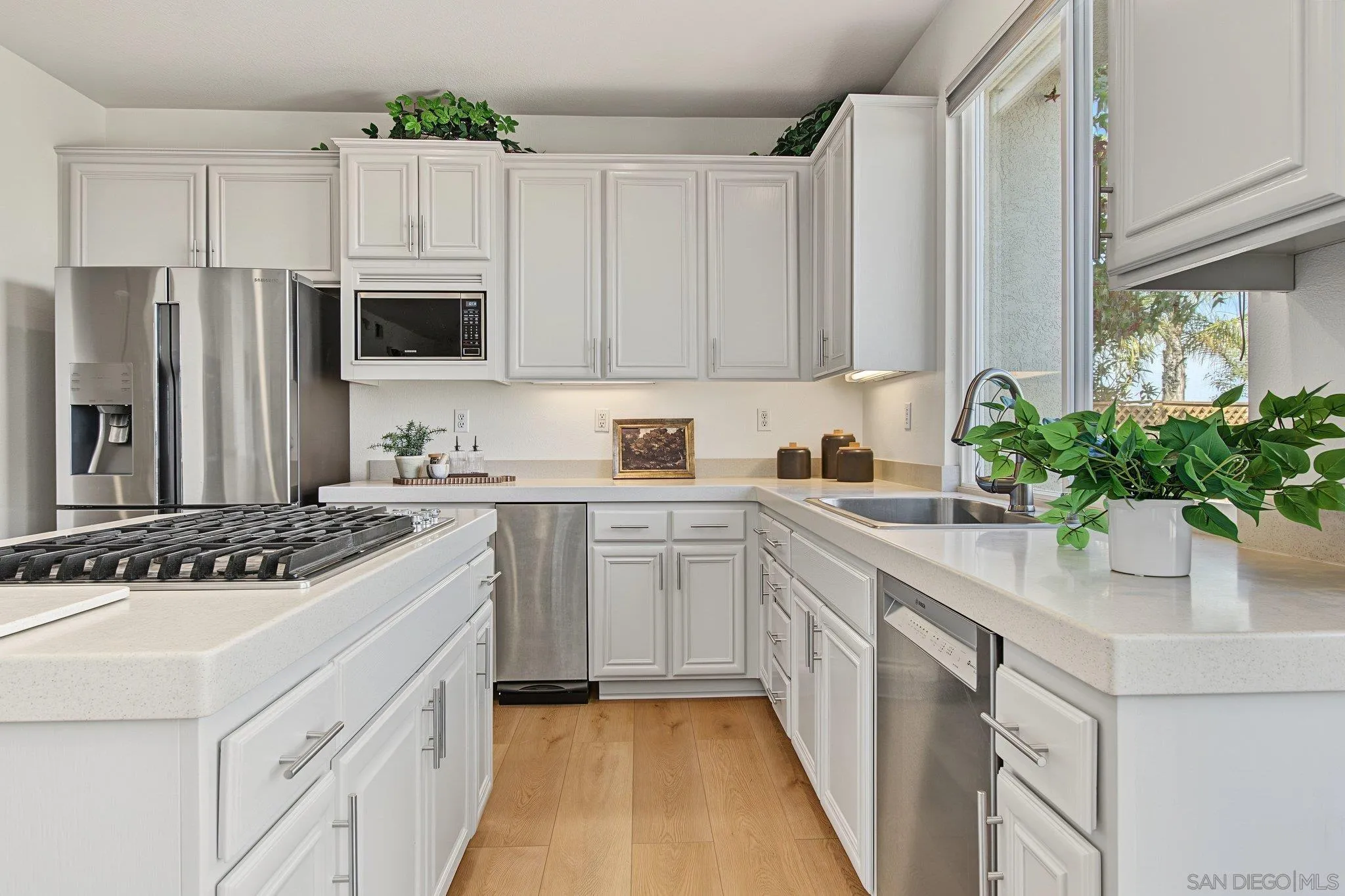 https://cdn.realtyfeed.com/cdn/127/260023861/05acd2a7821d2c971d2d57b331009266.webp
