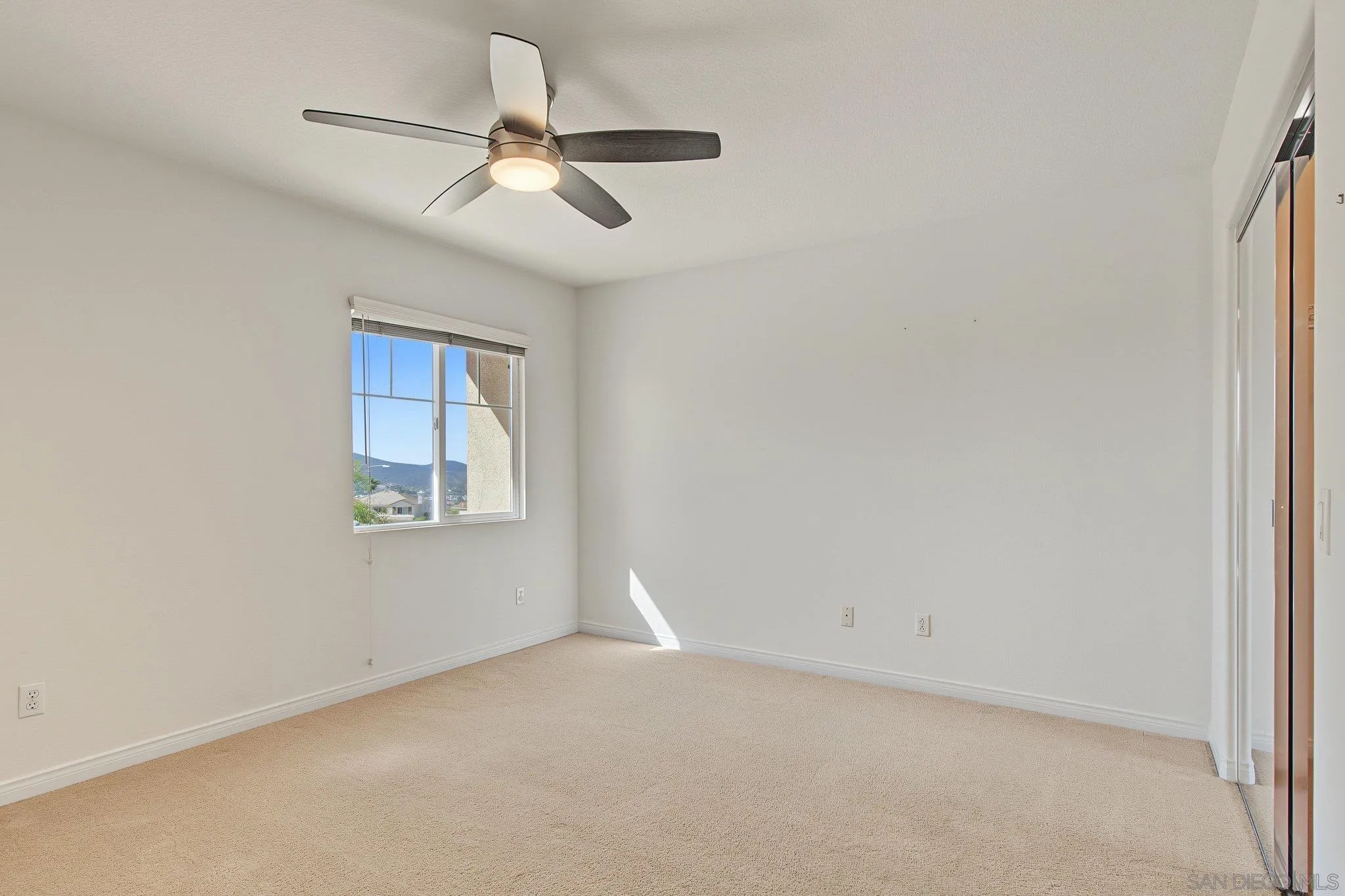 https://cdn.realtyfeed.com/cdn/127/260023861/234af380703dc06bb4018edaa78a014c.webp