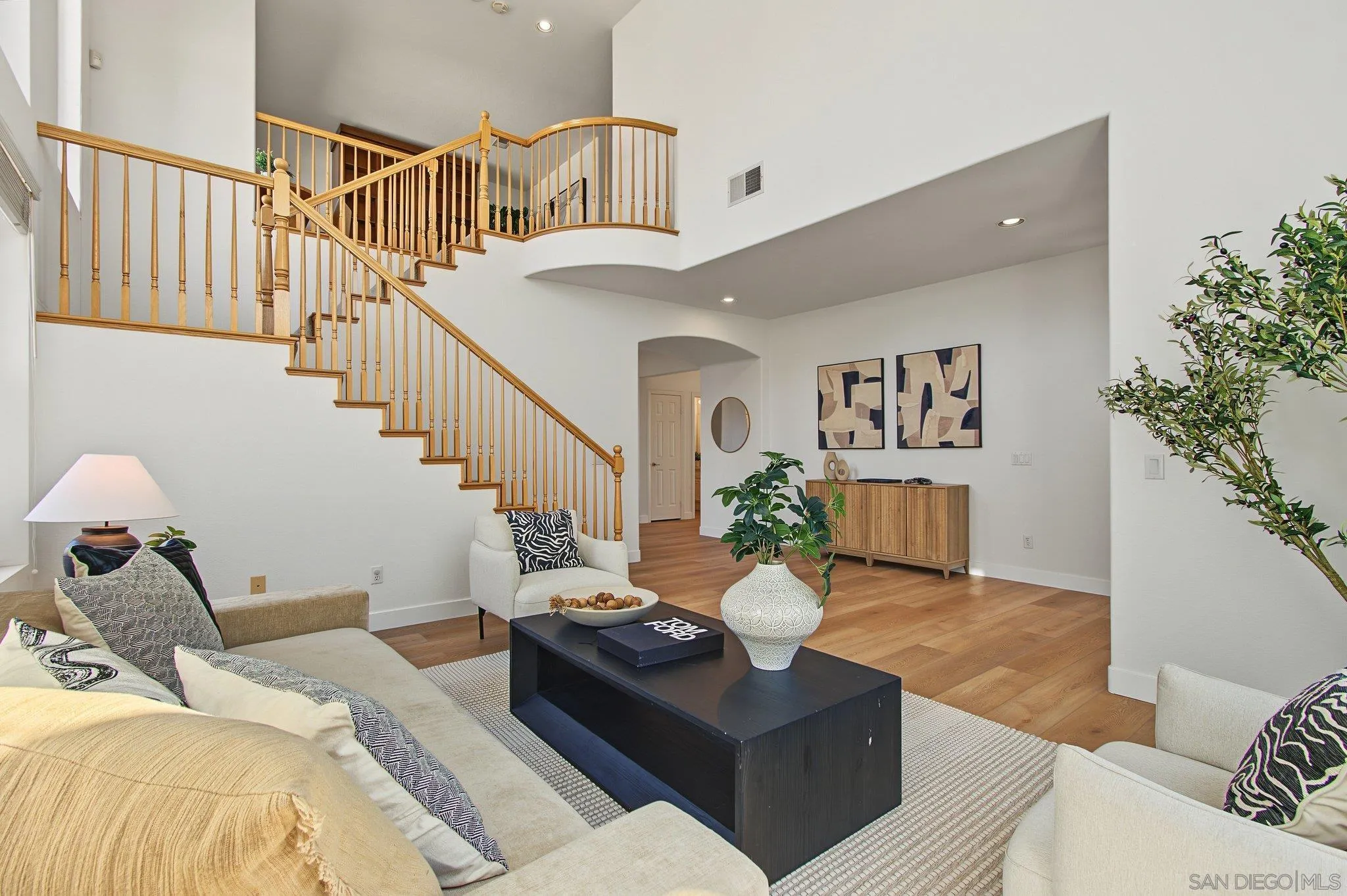 https://cdn.realtyfeed.com/cdn/127/260023861/4381aff46f9ba28cc86aea26a6f1c8a5.webp
