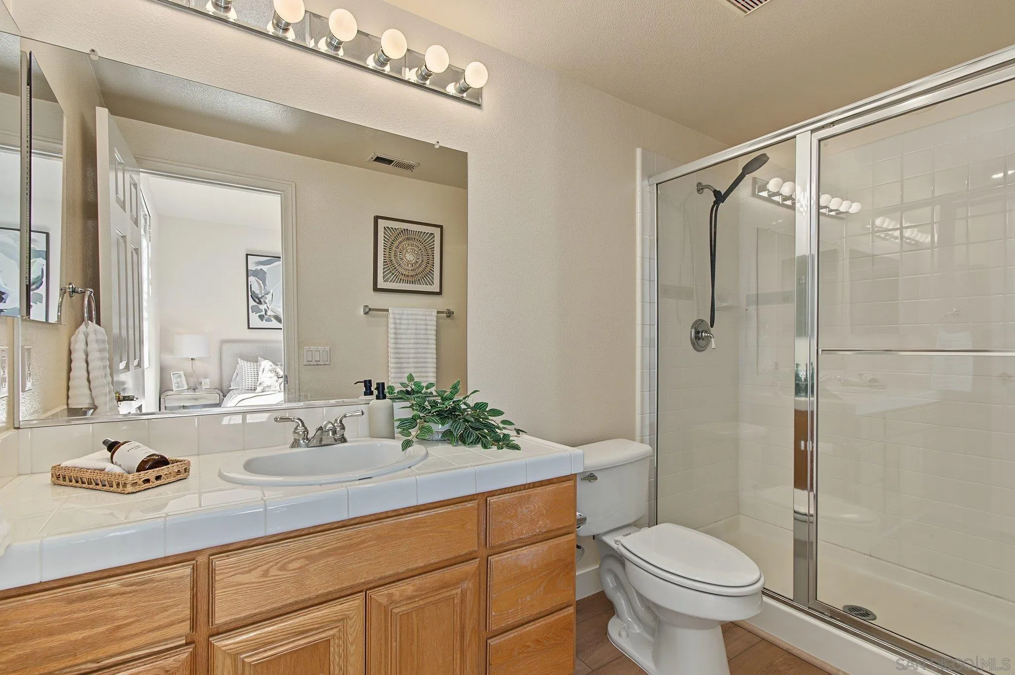 https://cdn.realtyfeed.com/cdn/127/260023861/6192a1afdbe286ff960b59d300a6d171.webp