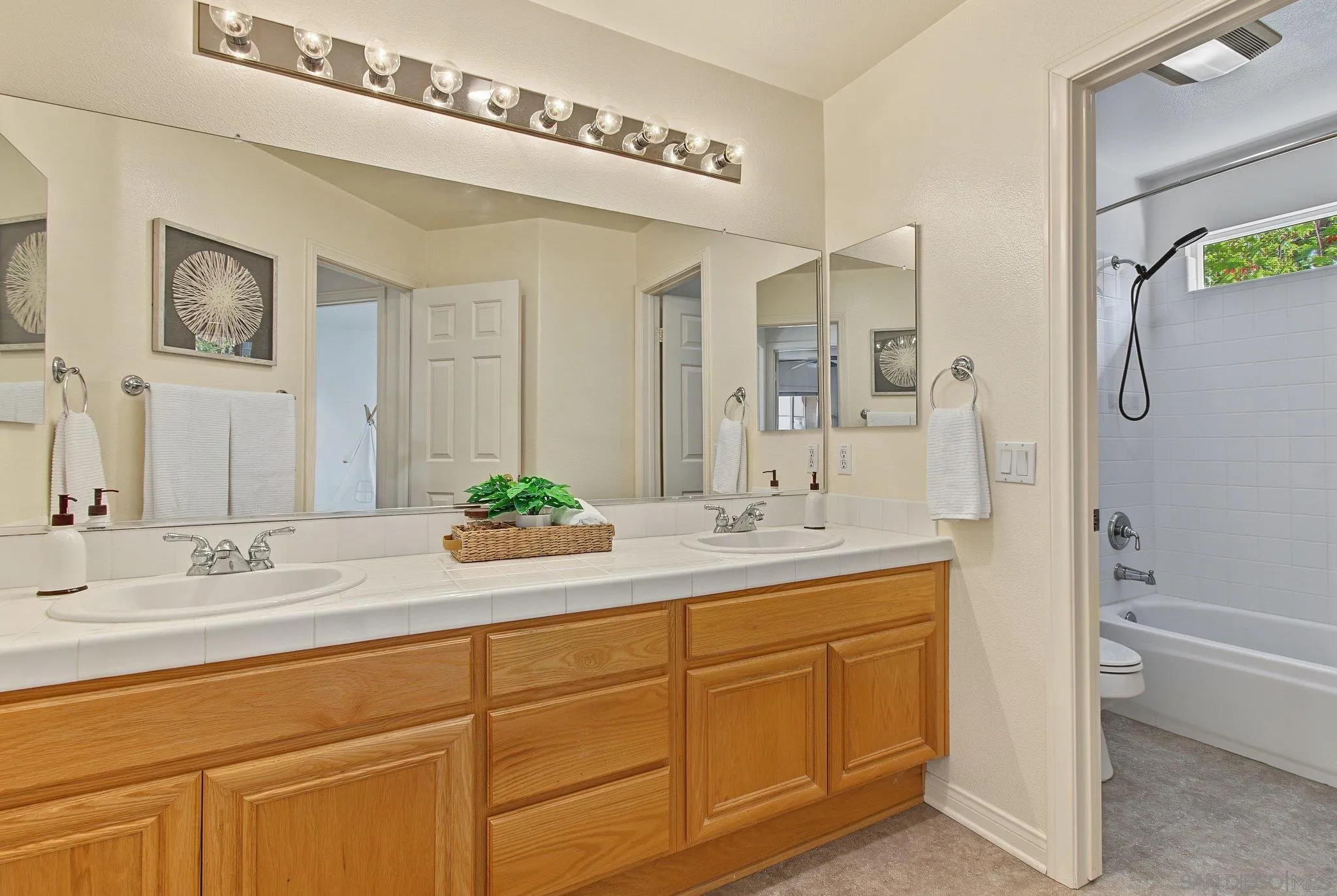 https://cdn.realtyfeed.com/cdn/127/260023861/7c72375a42791108fa17f6b9cd8f1598.webp