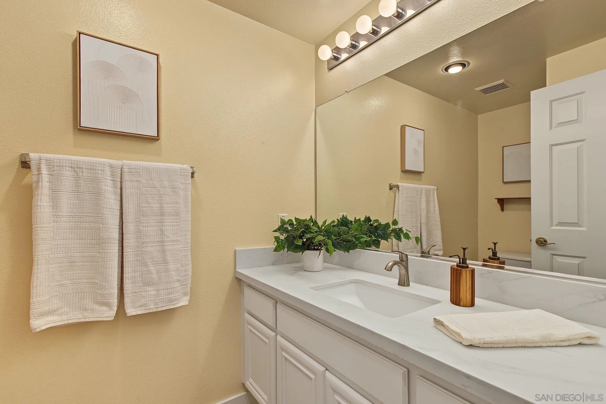 https://cdn.realtyfeed.com/cdn/127/260023861/a002ec800bc1d211f23506c78172eeee.webp