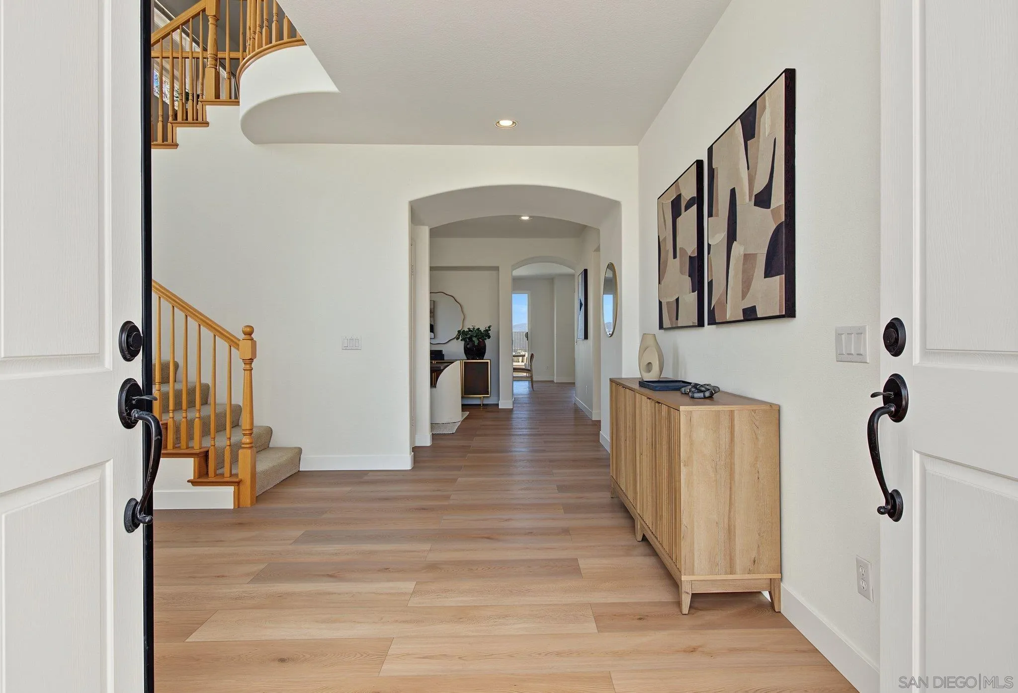 https://cdn.realtyfeed.com/cdn/127/260023861/e7bc6db5e8f54685b6f81bbe94b00754.webp
