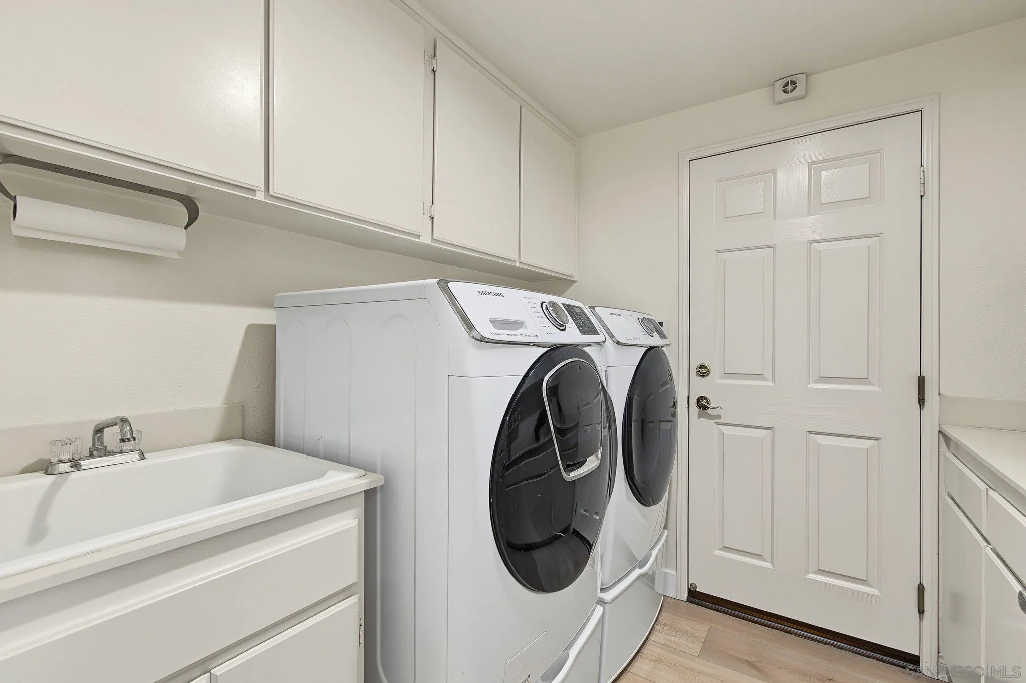 https://cdn.realtyfeed.com/cdn/127/260023861/f9b87e8393cf2469e4bad8f6ff839e9c.webp