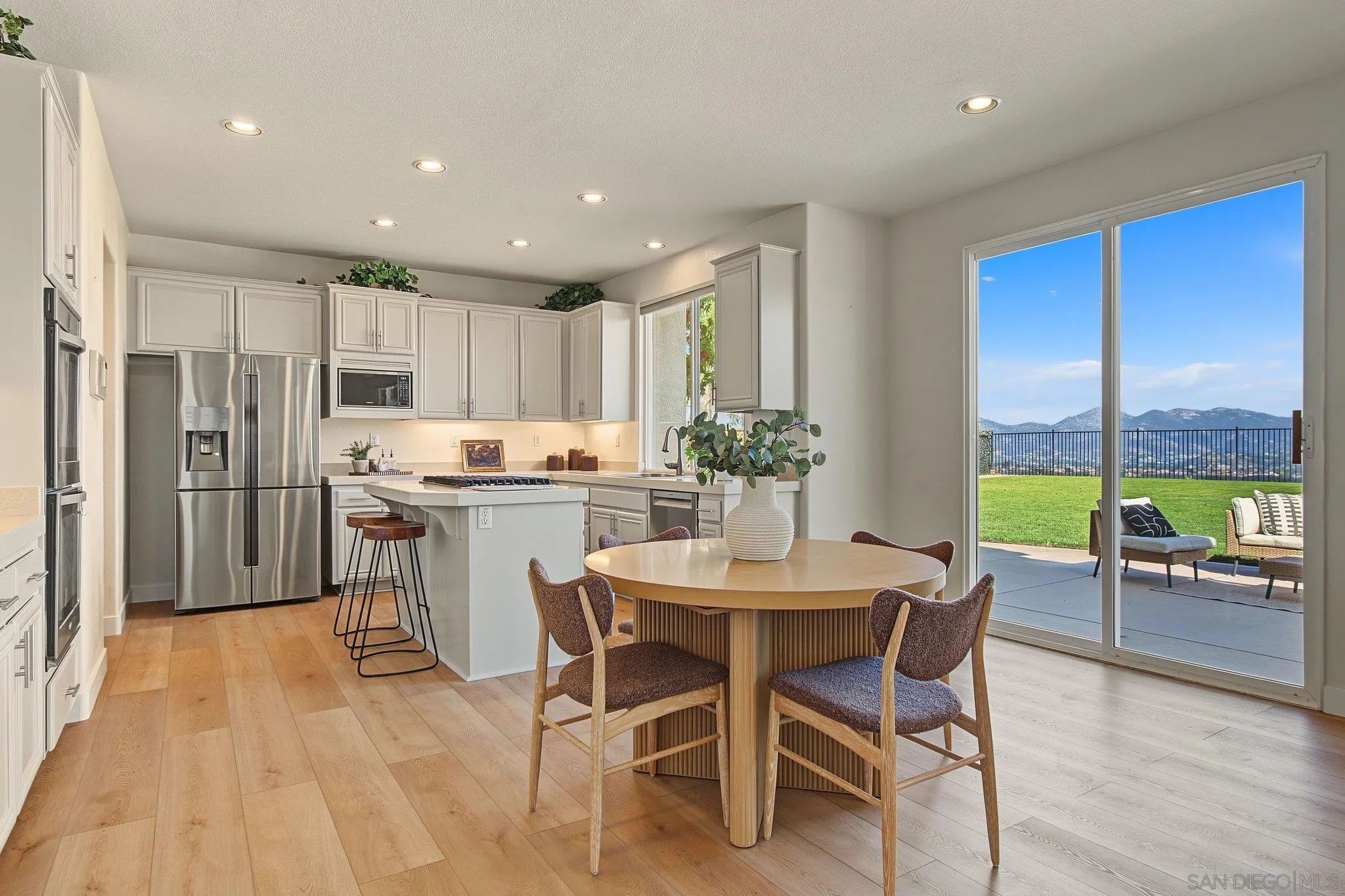 https://cdn.realtyfeed.com/cdn/127/260023861/fc72ca980faf0c4fafe050ac940d92f6.webp