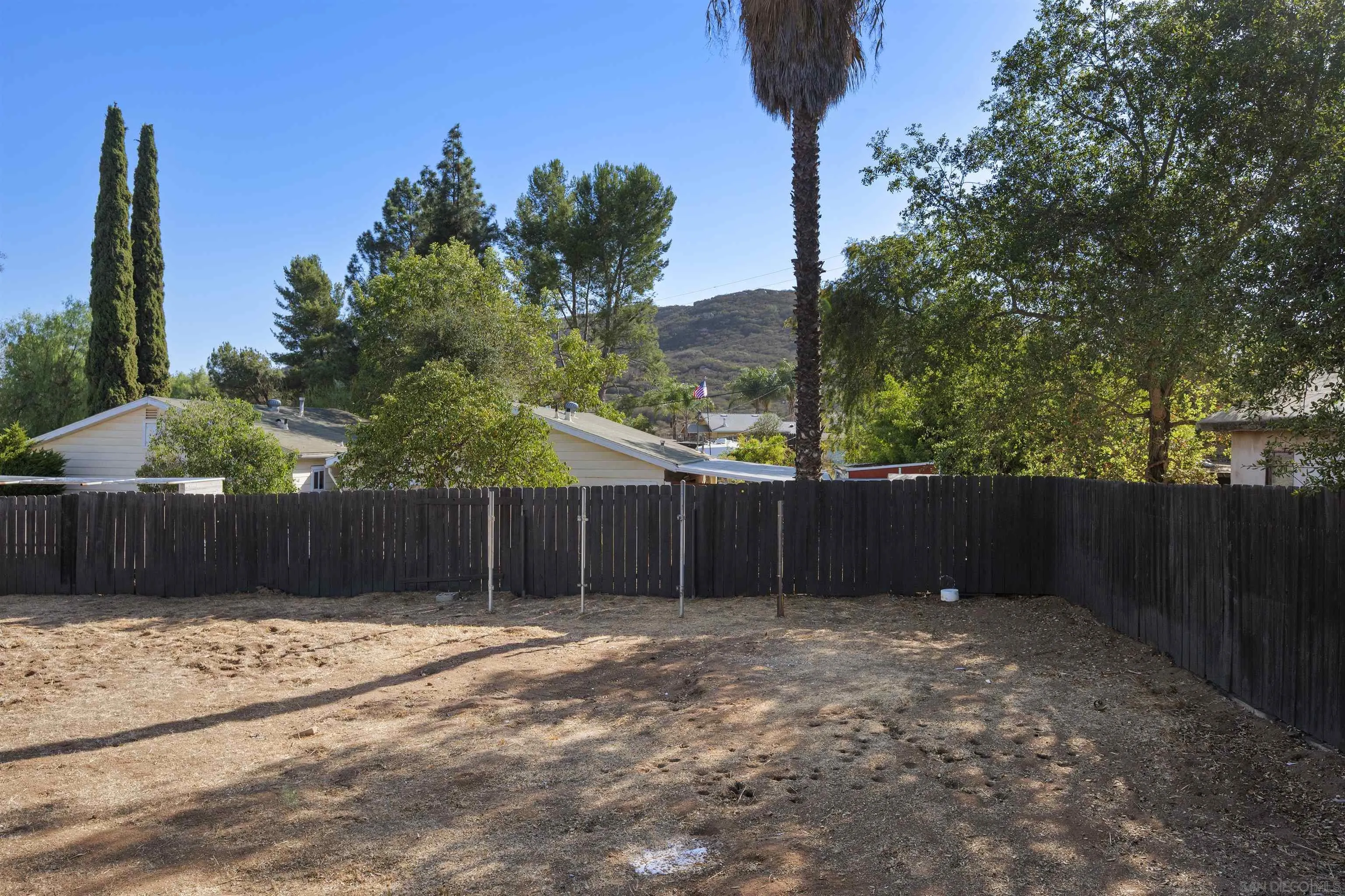 https://cdn.realtyfeed.com/cdn/127/260023865/00cf4964733b5f5f343a4a5854dc828a.webp