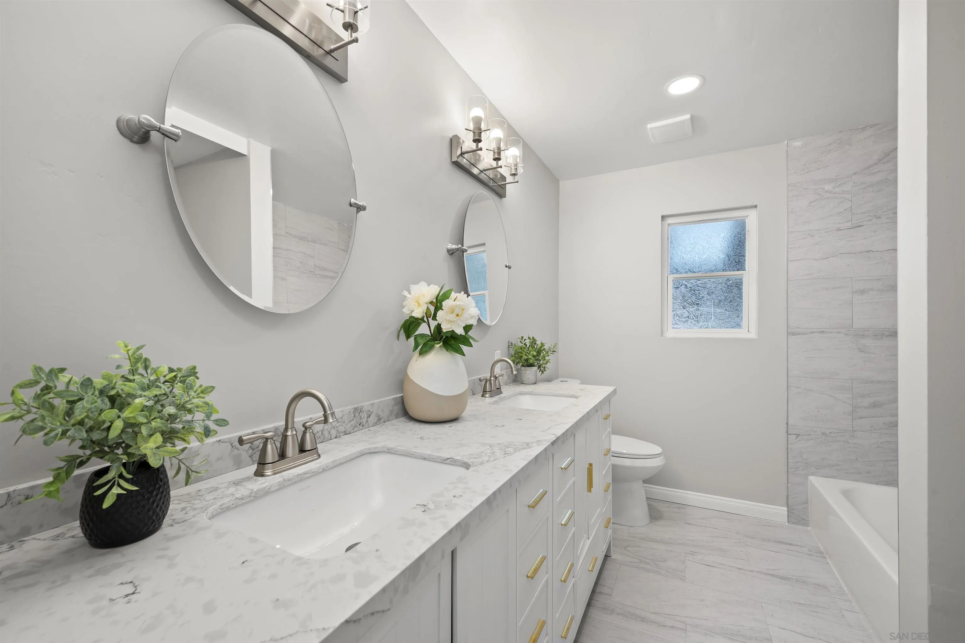 https://cdn.realtyfeed.com/cdn/127/260023865/0daa9f9bc9bd7d04c19a5508d8777e41.webp