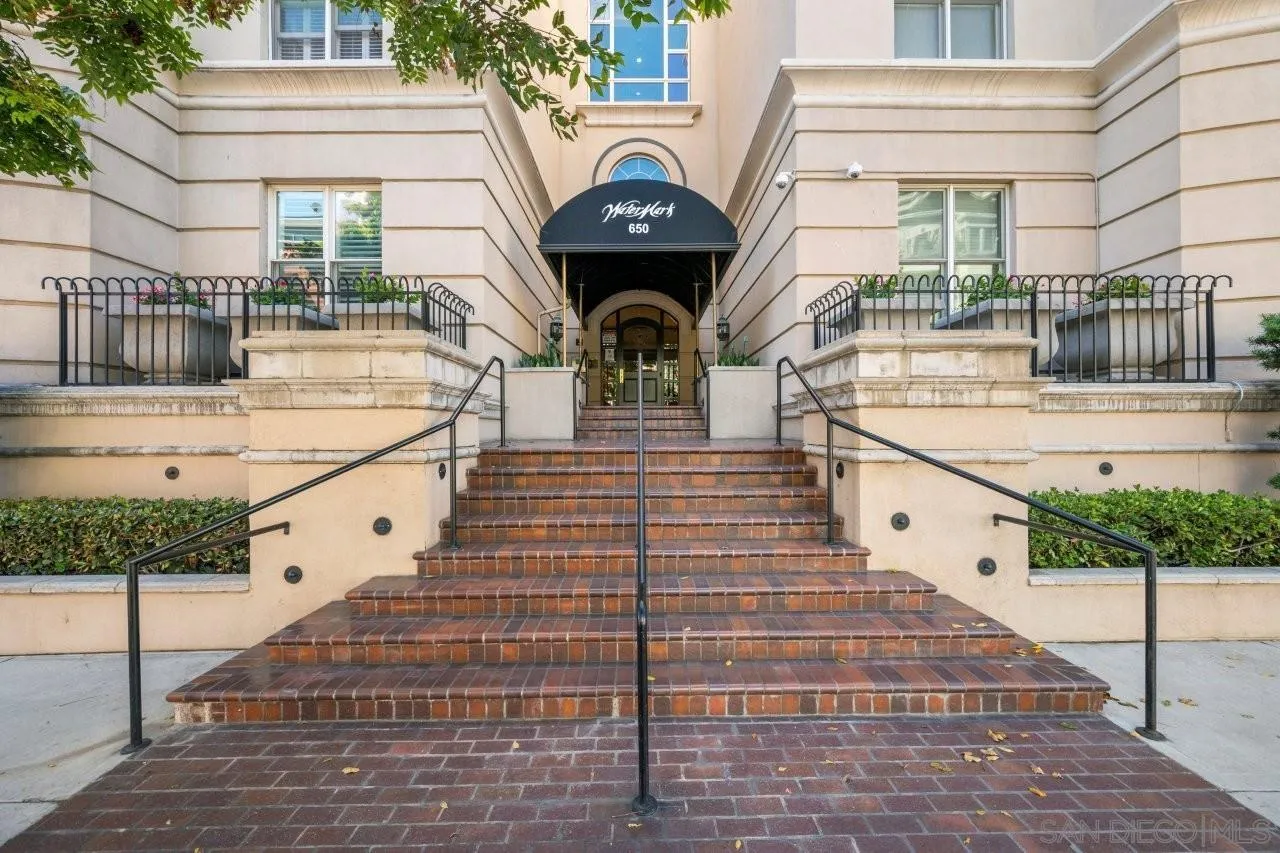 https://cdn.realtyfeed.com/cdn/127/260023866/2ec3ce27f686ad1b9711fc306dee366f.webp