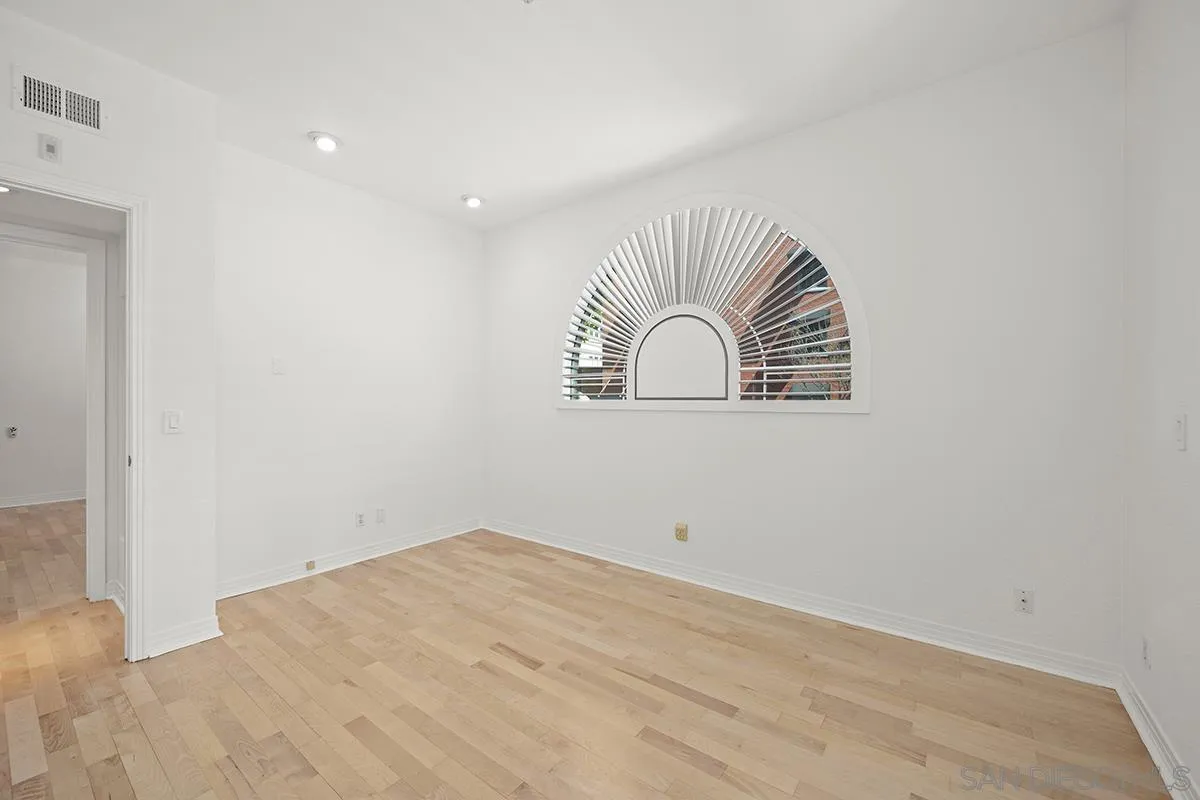 https://cdn.realtyfeed.com/cdn/127/260023866/ecadff7fba07fa7abda9fb34c1a096f9.webp