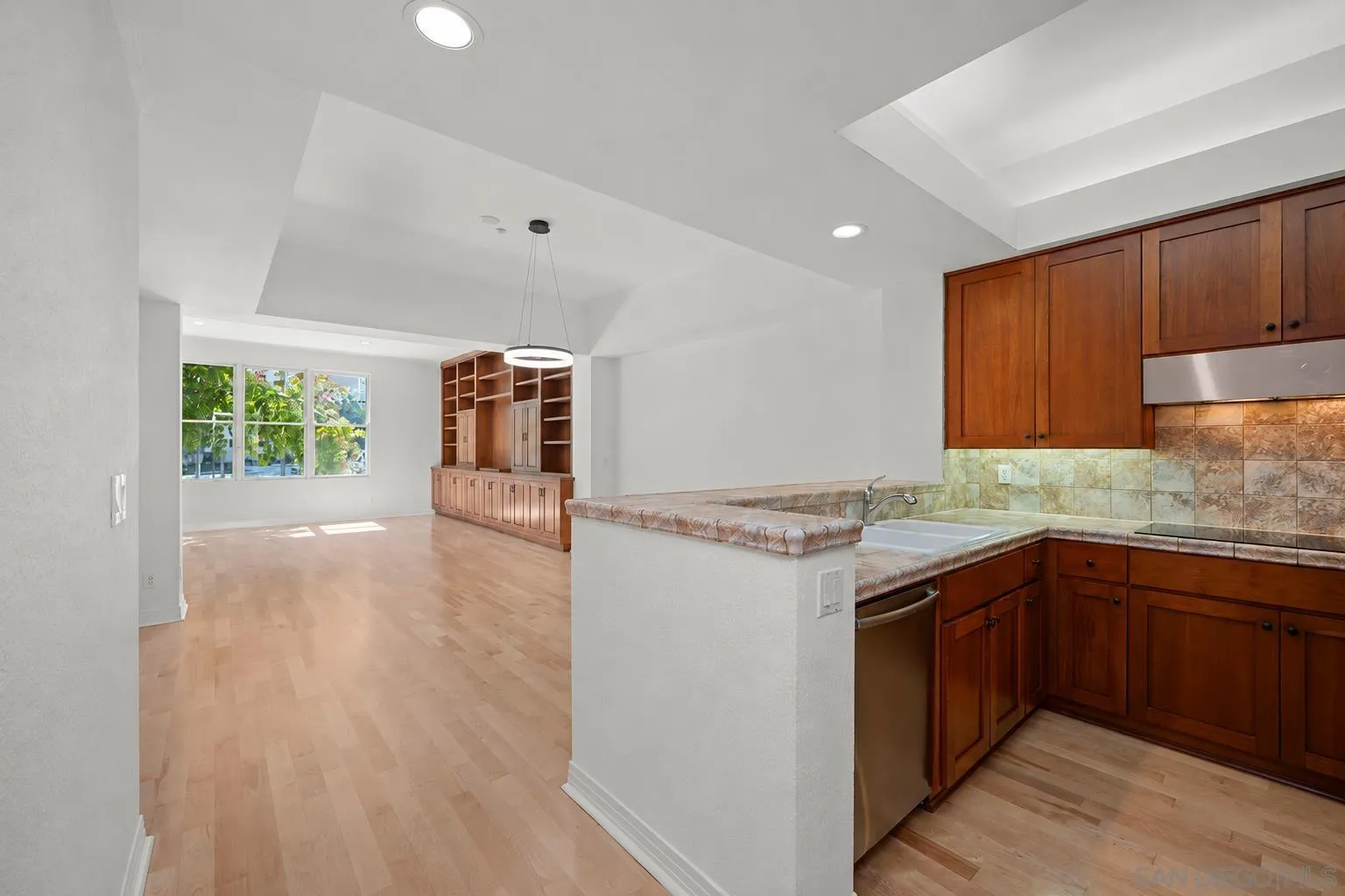 https://cdn.realtyfeed.com/cdn/127/260023866/f80bc5847cd9877f8abdc6e8d5cb50b0.webp