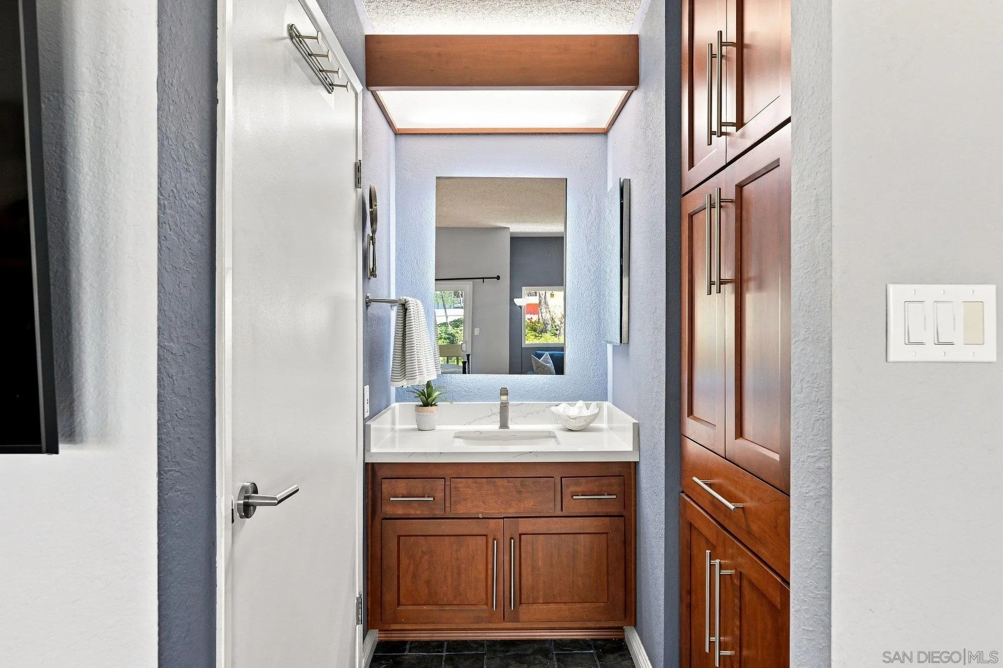 https://cdn.realtyfeed.com/cdn/127/260023868/76ed5ef15e3bad5fe9b99feee1846243.webp