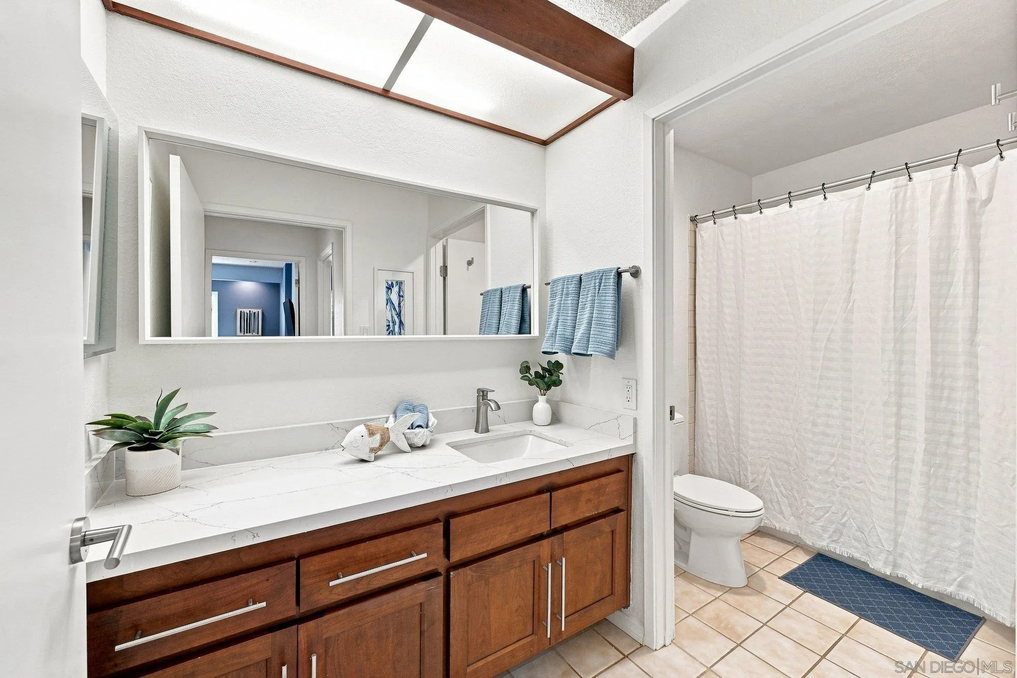 https://cdn.realtyfeed.com/cdn/127/260023868/ab256bb558dd12fd6440aeb683669295.webp