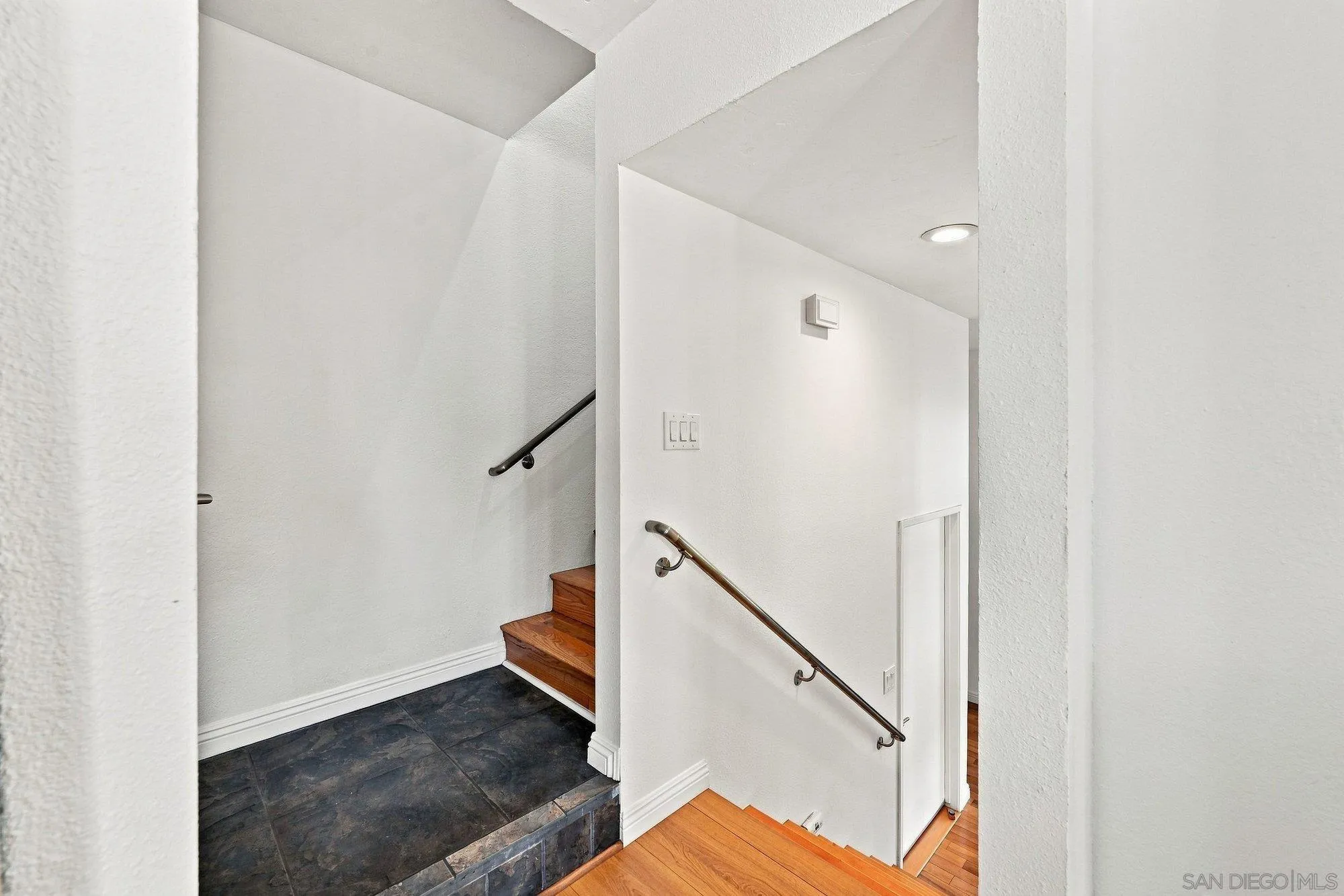 https://cdn.realtyfeed.com/cdn/127/260023868/b96c1a956691d151024da216368e4c00.webp