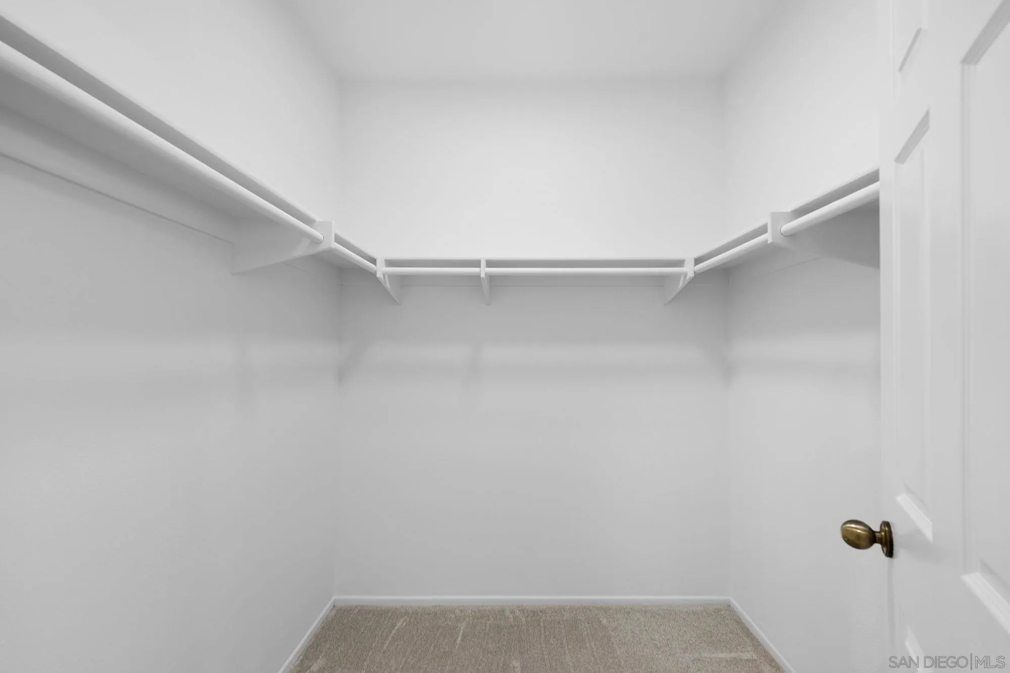 https://cdn.realtyfeed.com/cdn/127/260023879/0dd630aab99cde745acbd8eb6d4b9bcb.webp