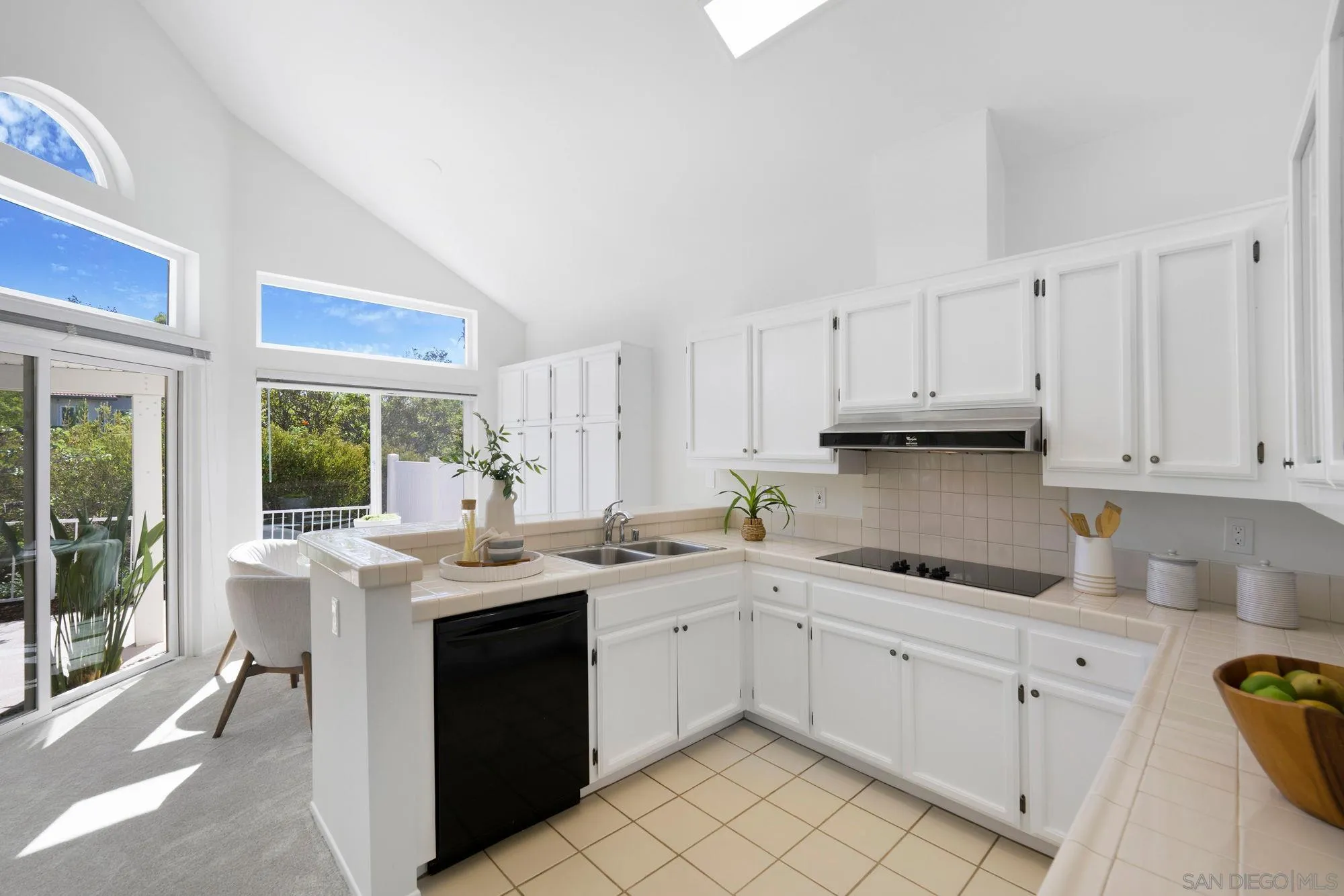 https://cdn.realtyfeed.com/cdn/127/260023879/2739e3c55c2a4a526226a3ebe9424b79.webp