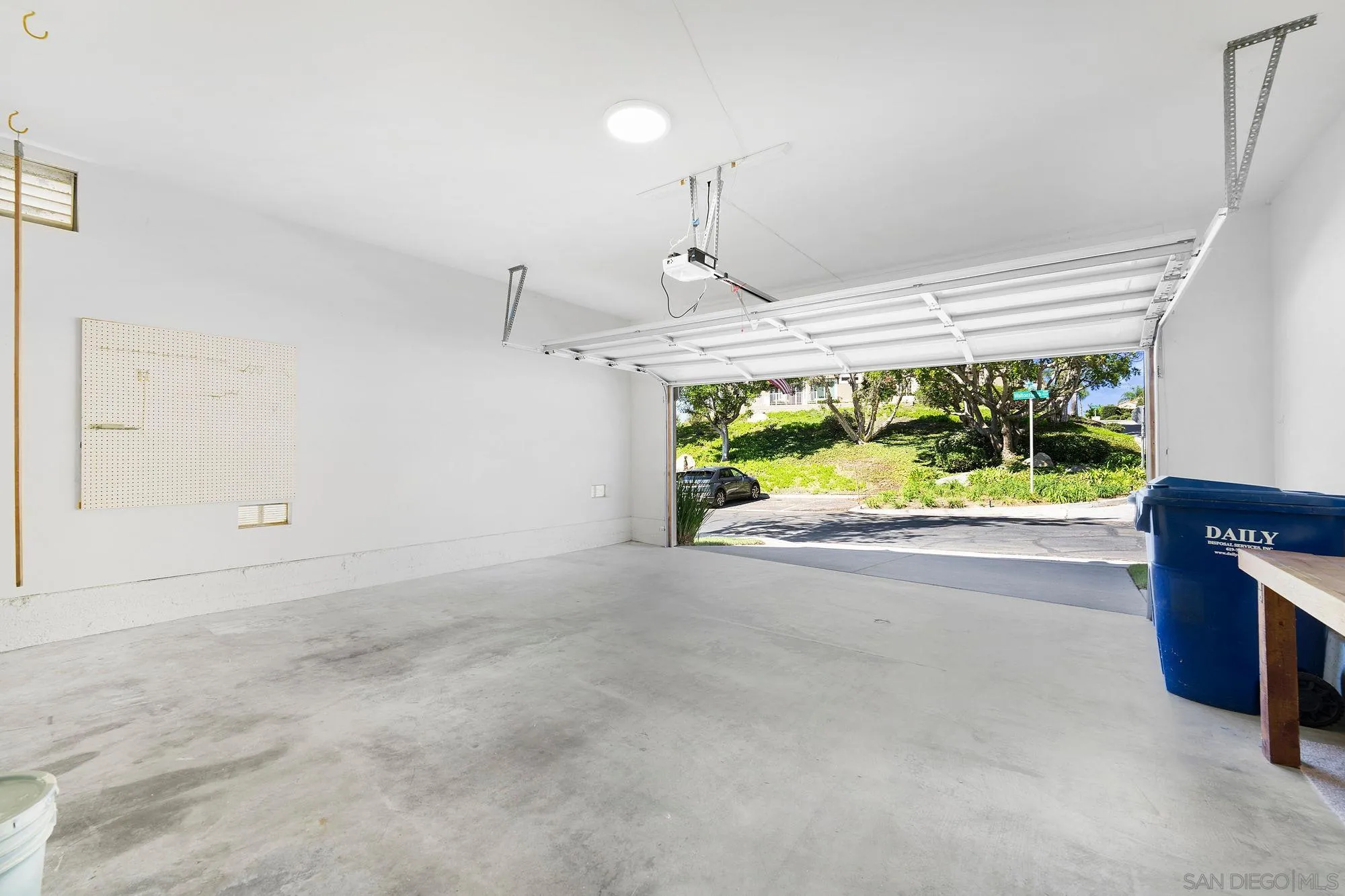 https://cdn.realtyfeed.com/cdn/127/260023879/6bbad516dd0872d8063efd66958af05d.webp