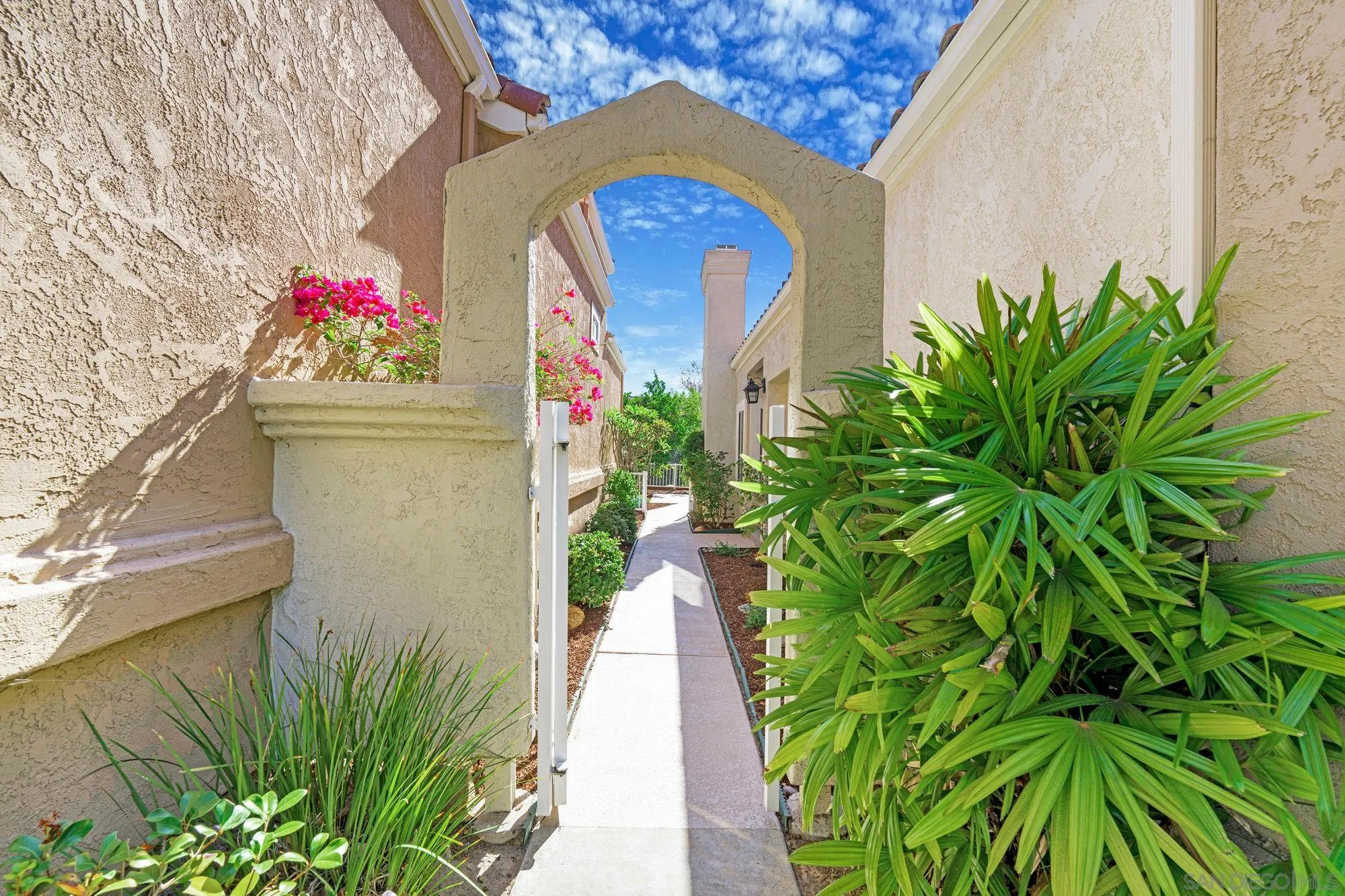 https://cdn.realtyfeed.com/cdn/127/260023879/8168f07b3f798422b6293c65a586f804.webp