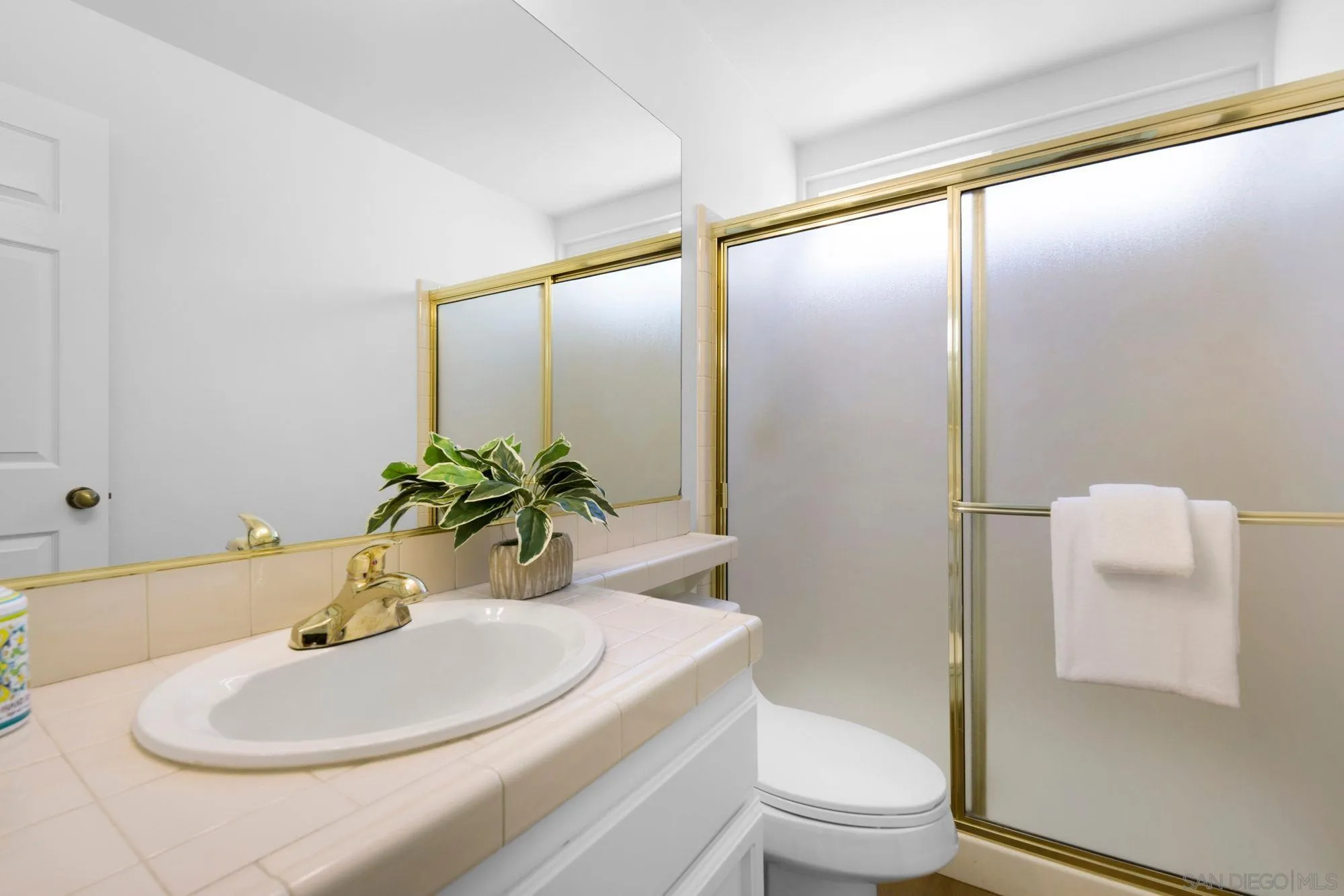https://cdn.realtyfeed.com/cdn/127/260023879/f7fc6be4bee4150b34a3eccfb1ae6e41.webp