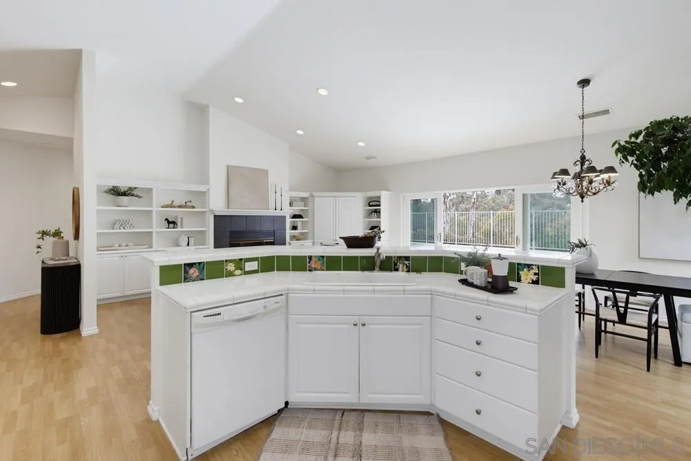 https://cdn.realtyfeed.com/cdn/127/260023880/274625d6e1a19e30c3784ca25f73582a.webp