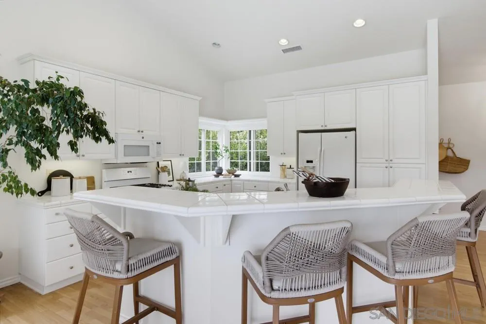 https://cdn.realtyfeed.com/cdn/127/260023880/ab7b8659df821ad213449295da635493.webp