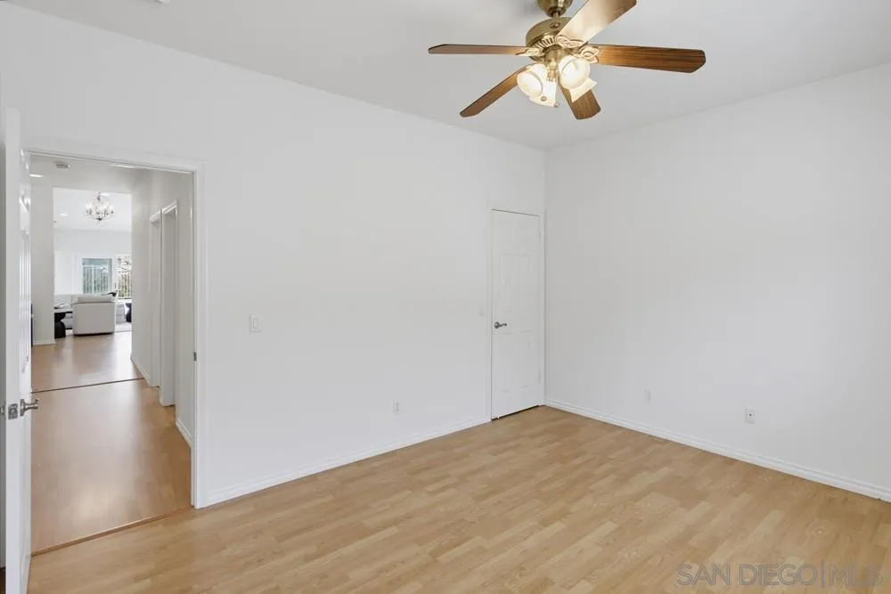 https://cdn.realtyfeed.com/cdn/127/260023880/ced0a43e2c996565e7979d62bcde54c0.webp