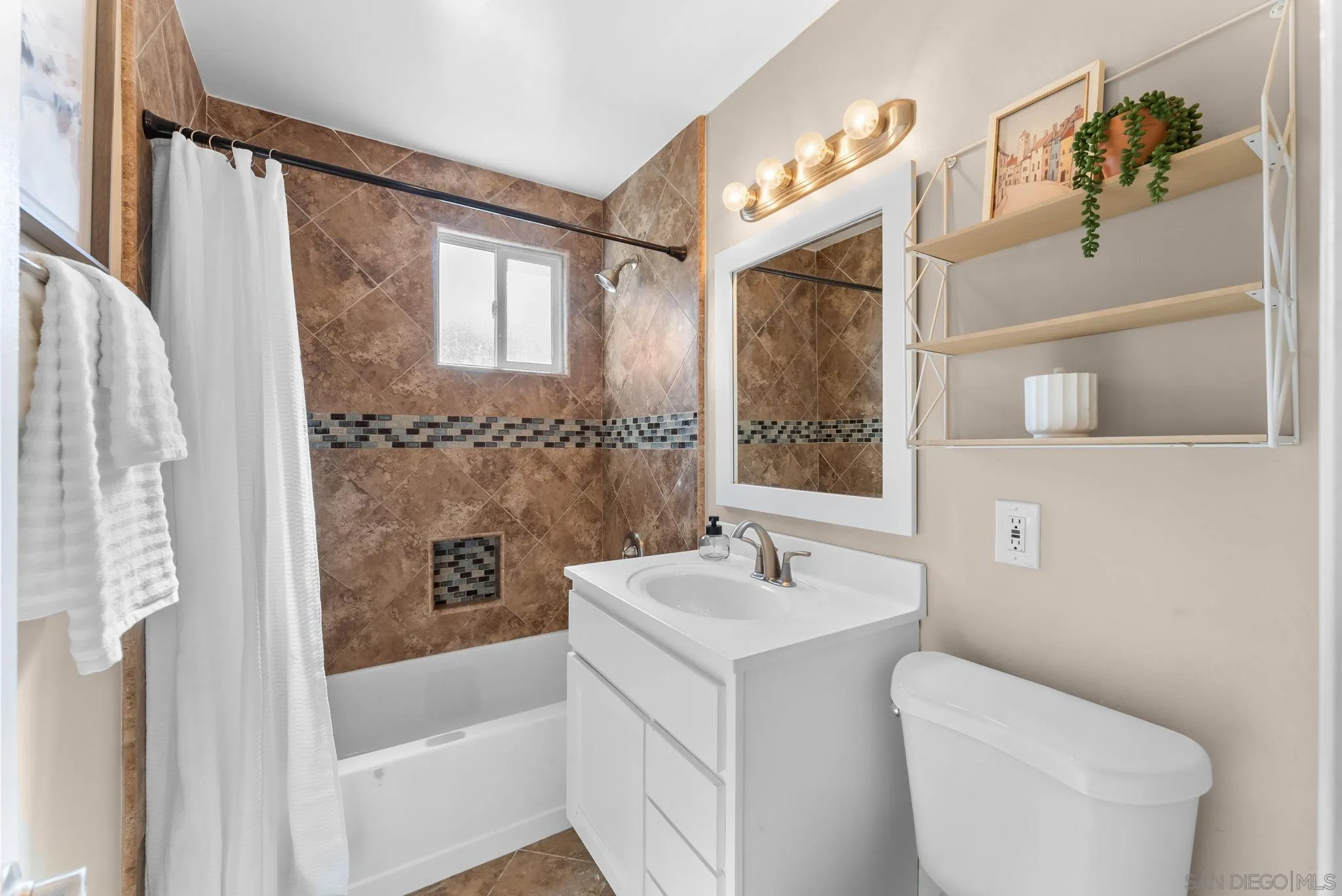 https://cdn.realtyfeed.com/cdn/127/260023882/6f08f221c24eba810704740b5f40d23d.webp