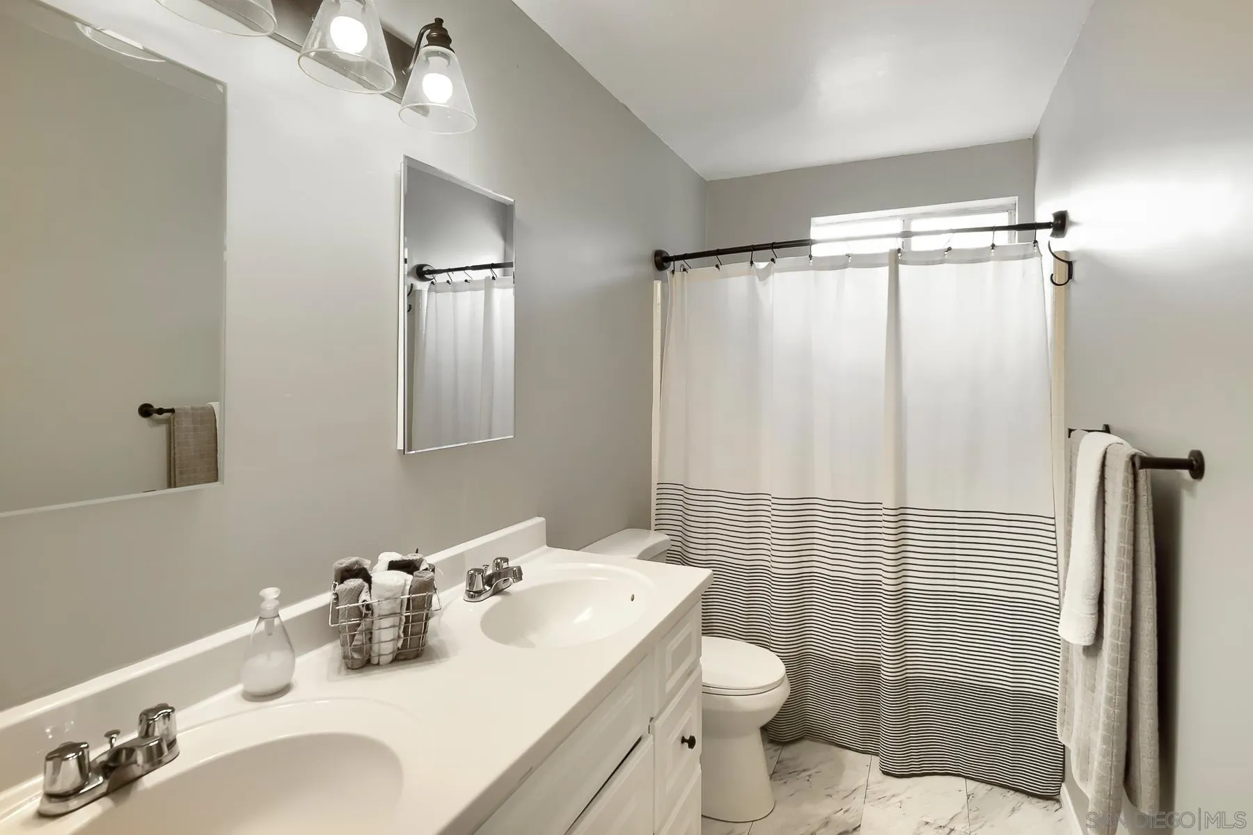 https://cdn.realtyfeed.com/cdn/127/260023884/02530b717657379ea4428b3ec9ed4be1.webp