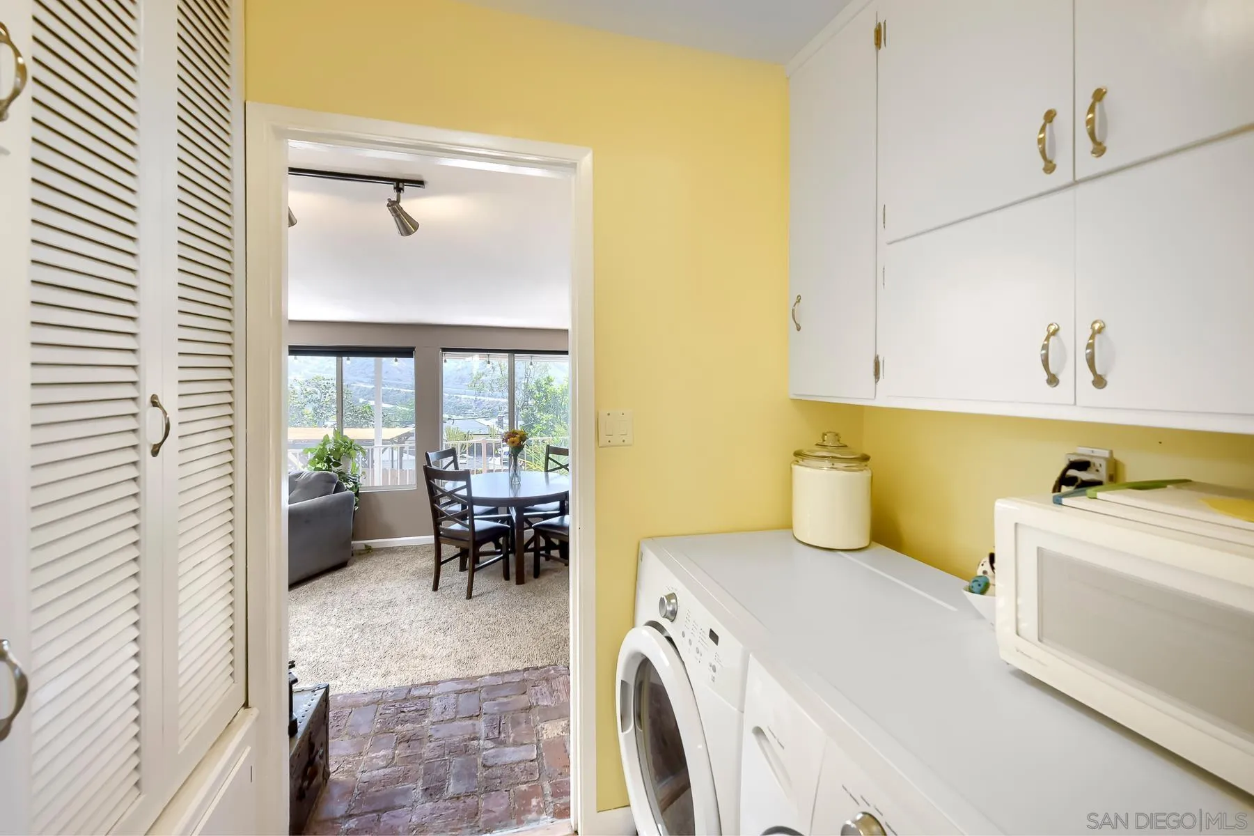https://cdn.realtyfeed.com/cdn/127/260023884/21def8087a2ca4c58832a14d3fba3f8a.webp