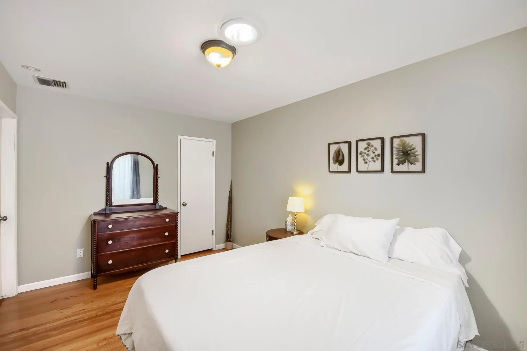 https://cdn.realtyfeed.com/cdn/127/260023884/346c121a29fdcd3b4d1f430598d5e177.webp