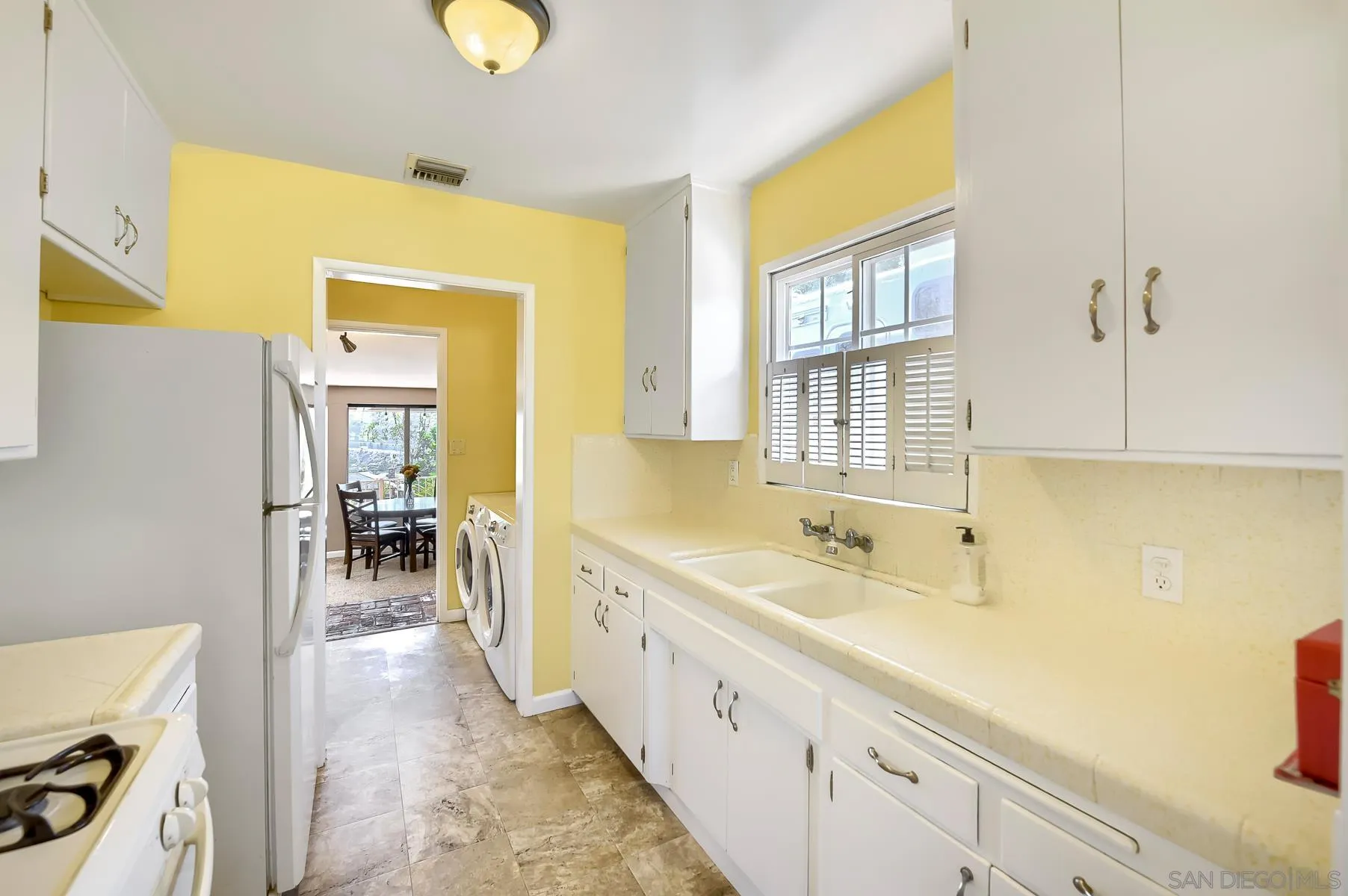 https://cdn.realtyfeed.com/cdn/127/260023884/7c5638bae10173239d904b86c38c004e.webp
