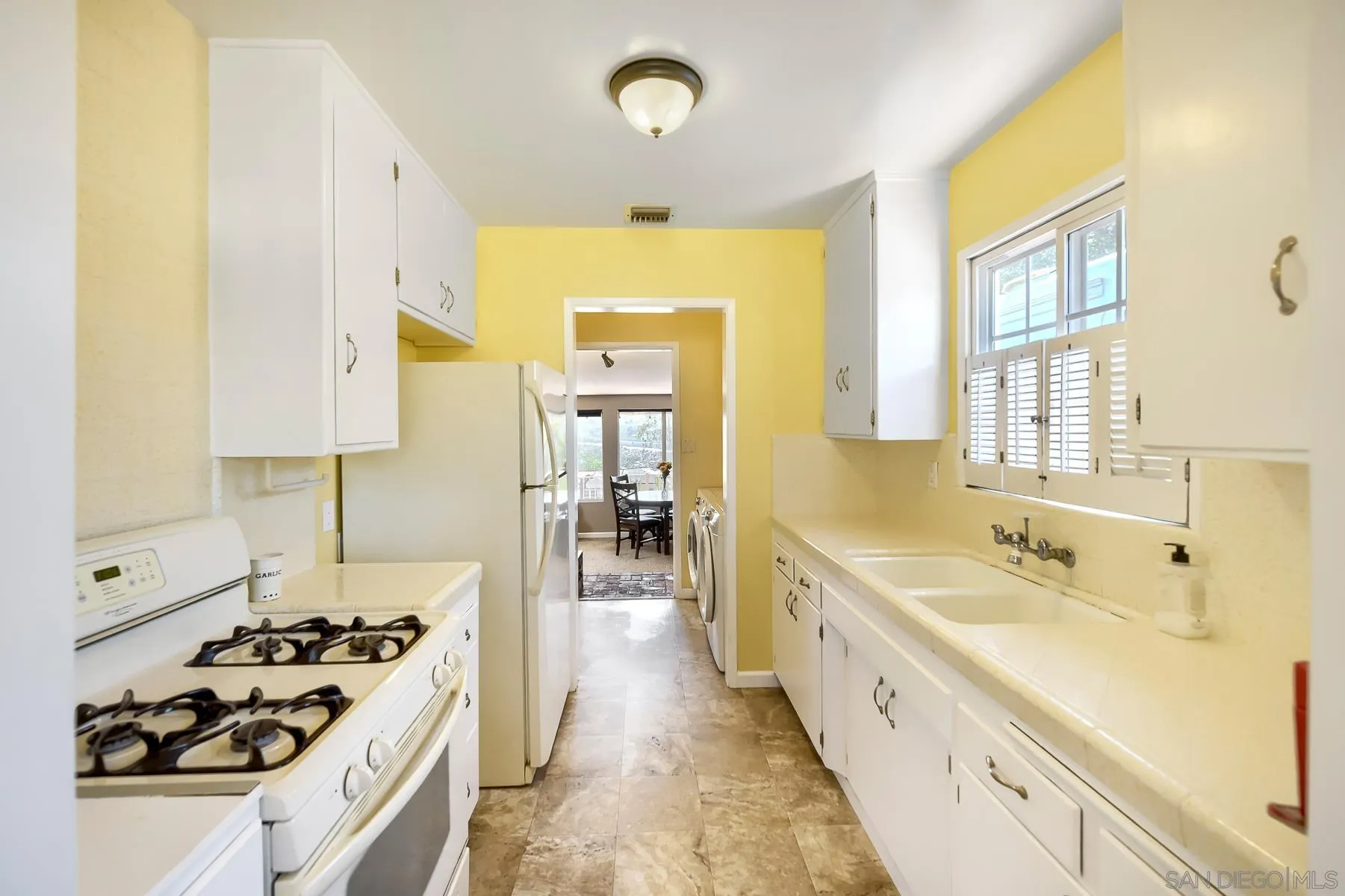 https://cdn.realtyfeed.com/cdn/127/260023884/81ec95880a6e42f68e93f66a143dd9dc.webp