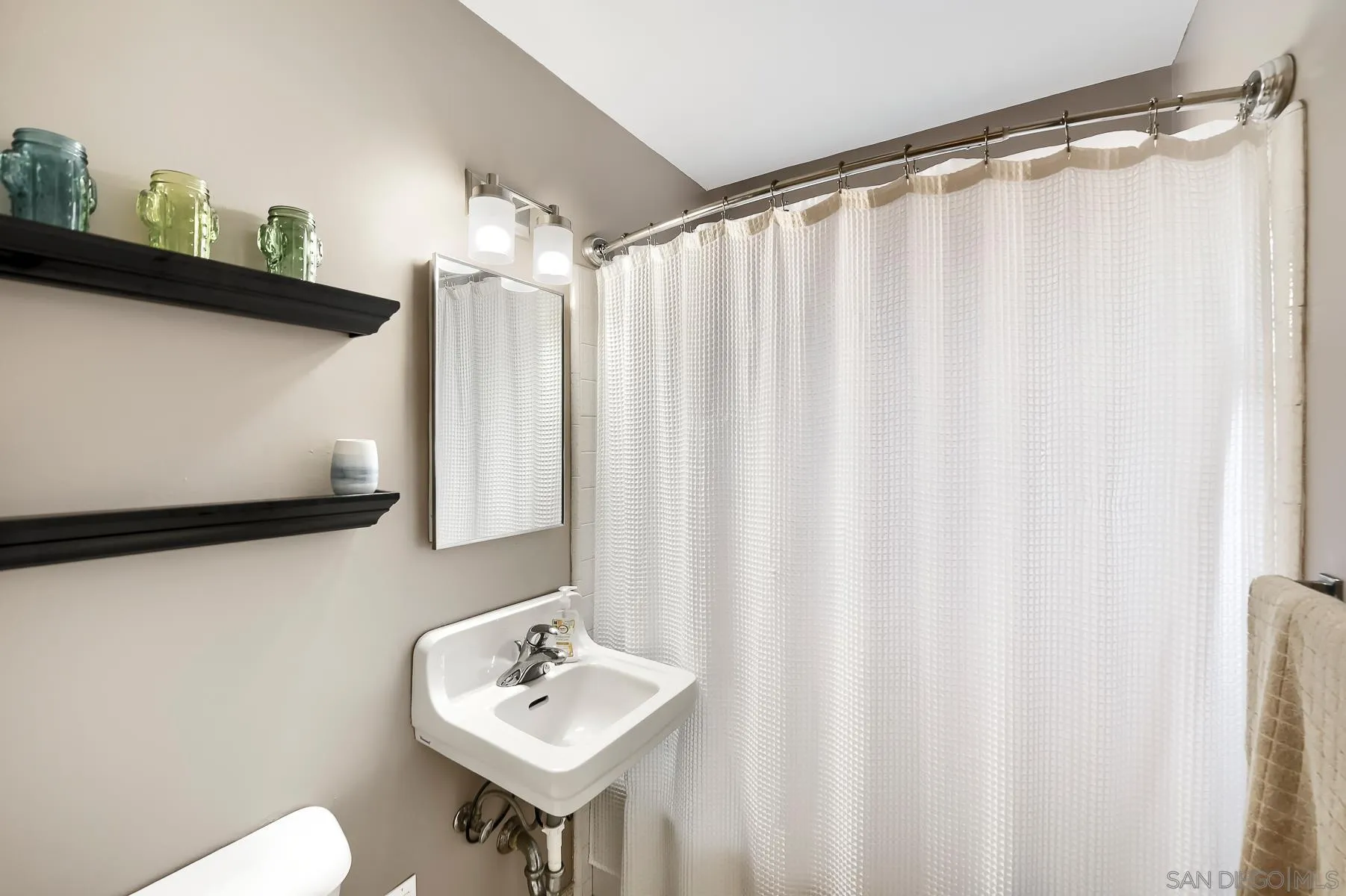 https://cdn.realtyfeed.com/cdn/127/260023884/a7a635f6b8b5ba34eac8be16a1ab575e.webp