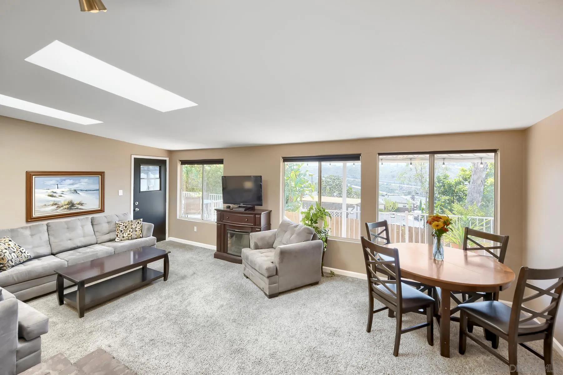 https://cdn.realtyfeed.com/cdn/127/260023884/f7171d31f01cf792bdba2dce5a8811b6.webp