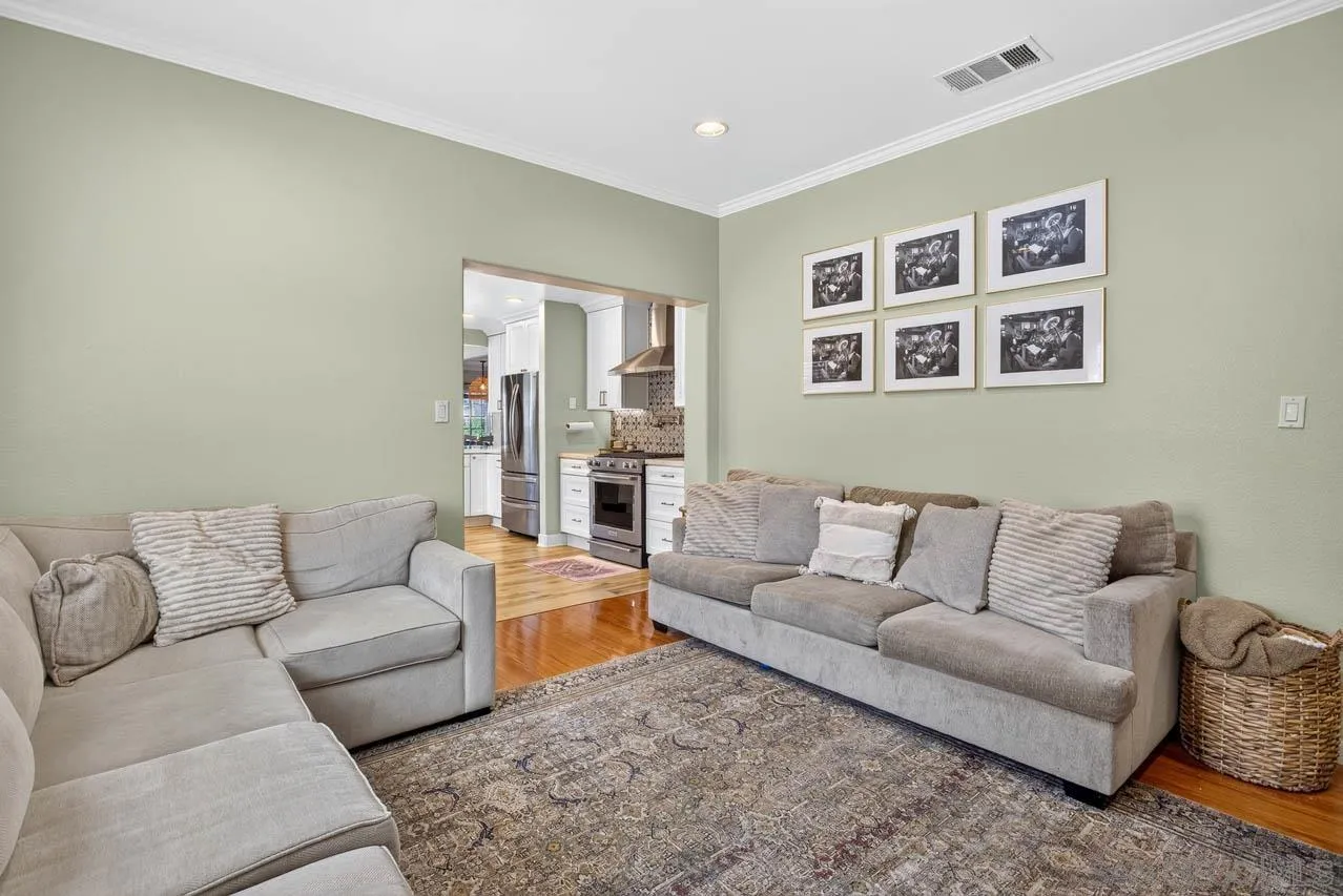 https://cdn.realtyfeed.com/cdn/127/260023885/bdefdc57a93eccae66df6b76cfb4be40.webp
