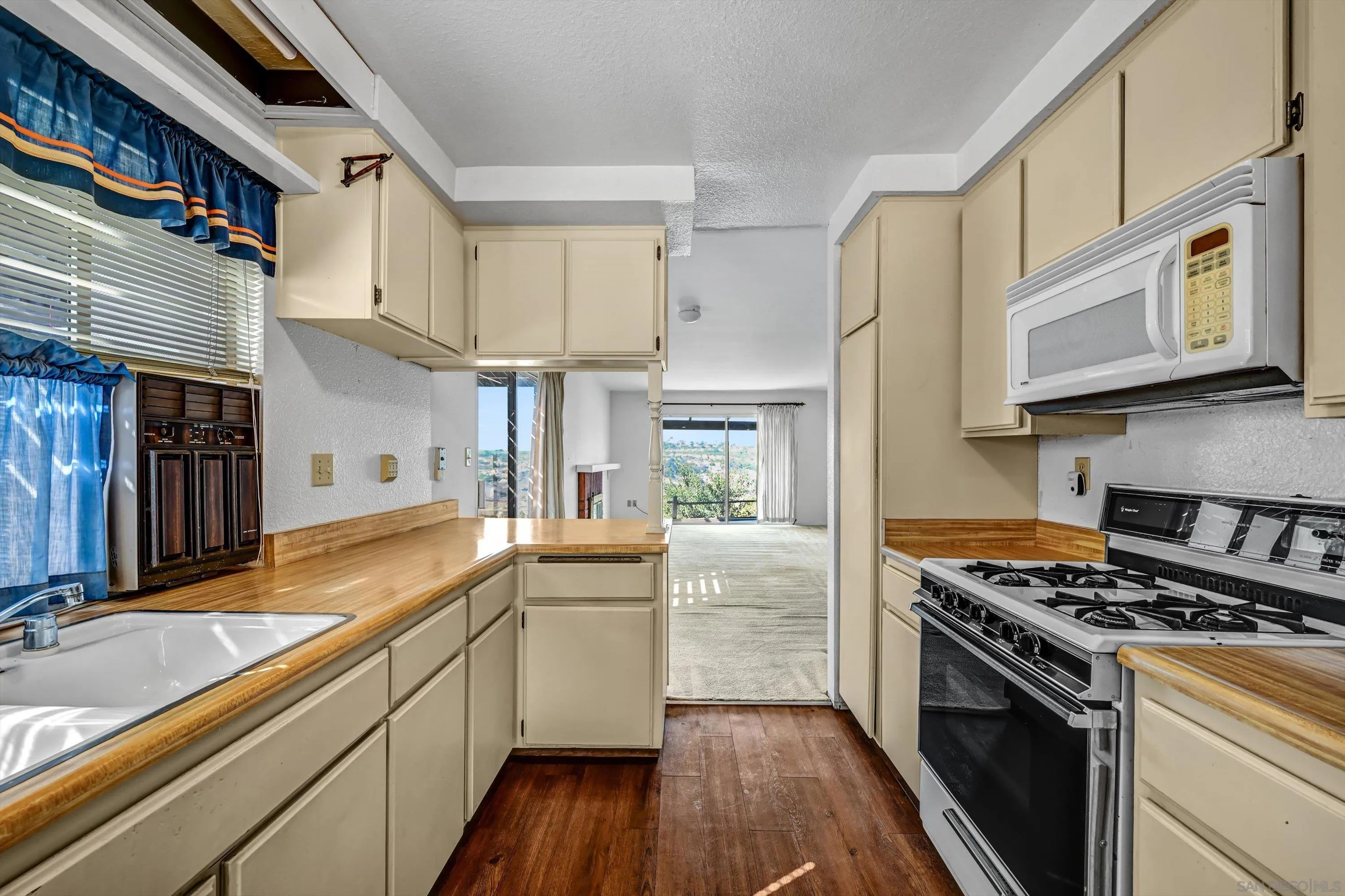https://cdn.realtyfeed.com/cdn/127/260023889/0f99129be13a9ee6dc0732201a3267ab.webp