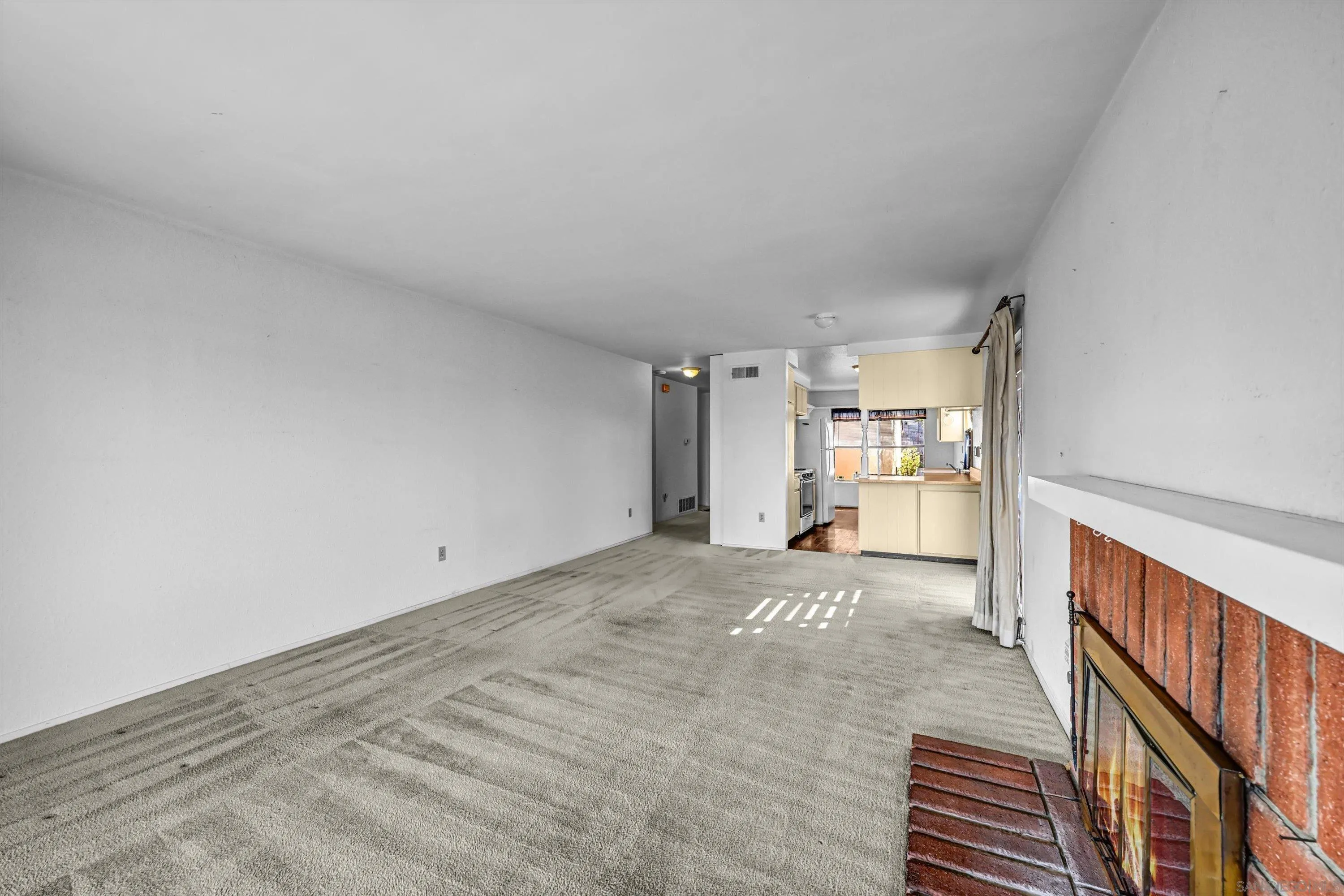 https://cdn.realtyfeed.com/cdn/127/260023889/155abca5e73be8aa2dcdeb9f799b46c1.webp