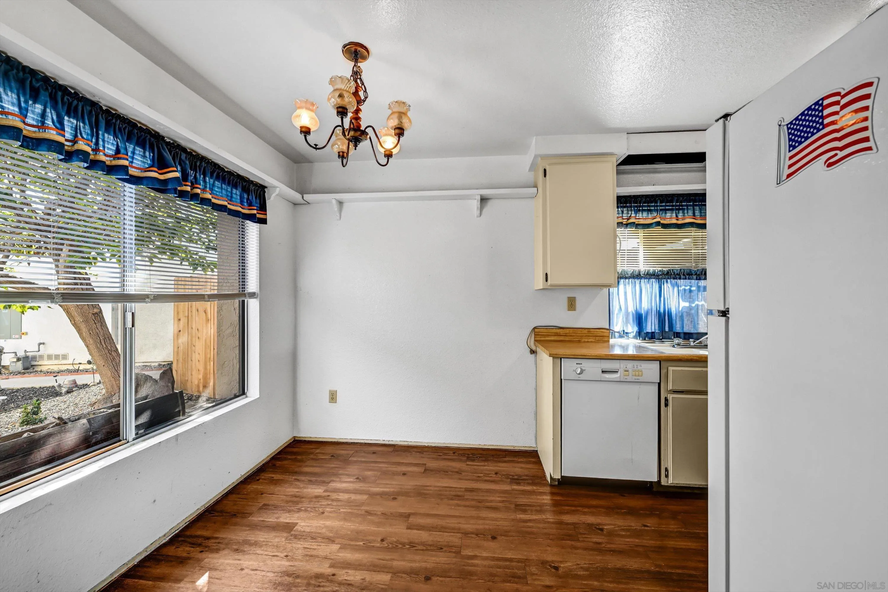https://cdn.realtyfeed.com/cdn/127/260023889/31947fed1705843f2cd6ed5b1ee9833f.webp