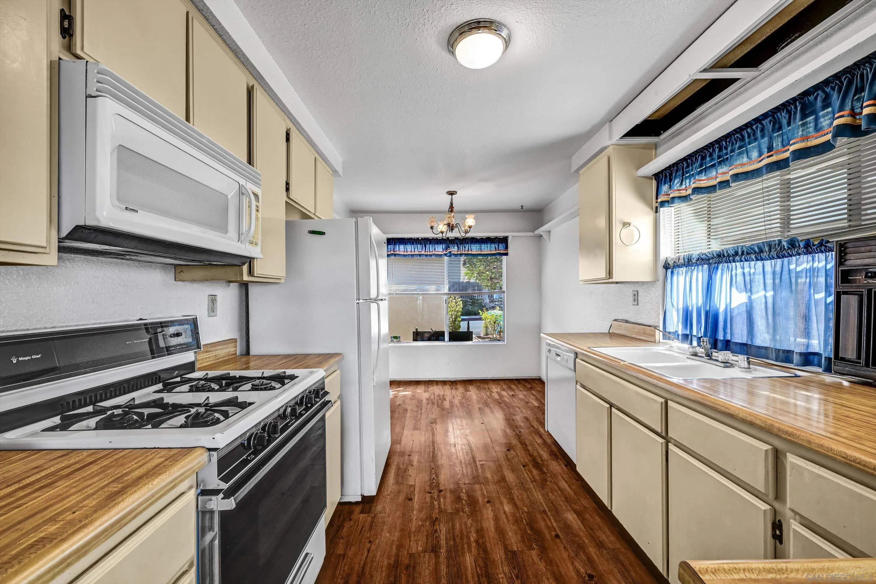 https://cdn.realtyfeed.com/cdn/127/260023889/638b804cc2485269cc33deeda705fbaa.webp