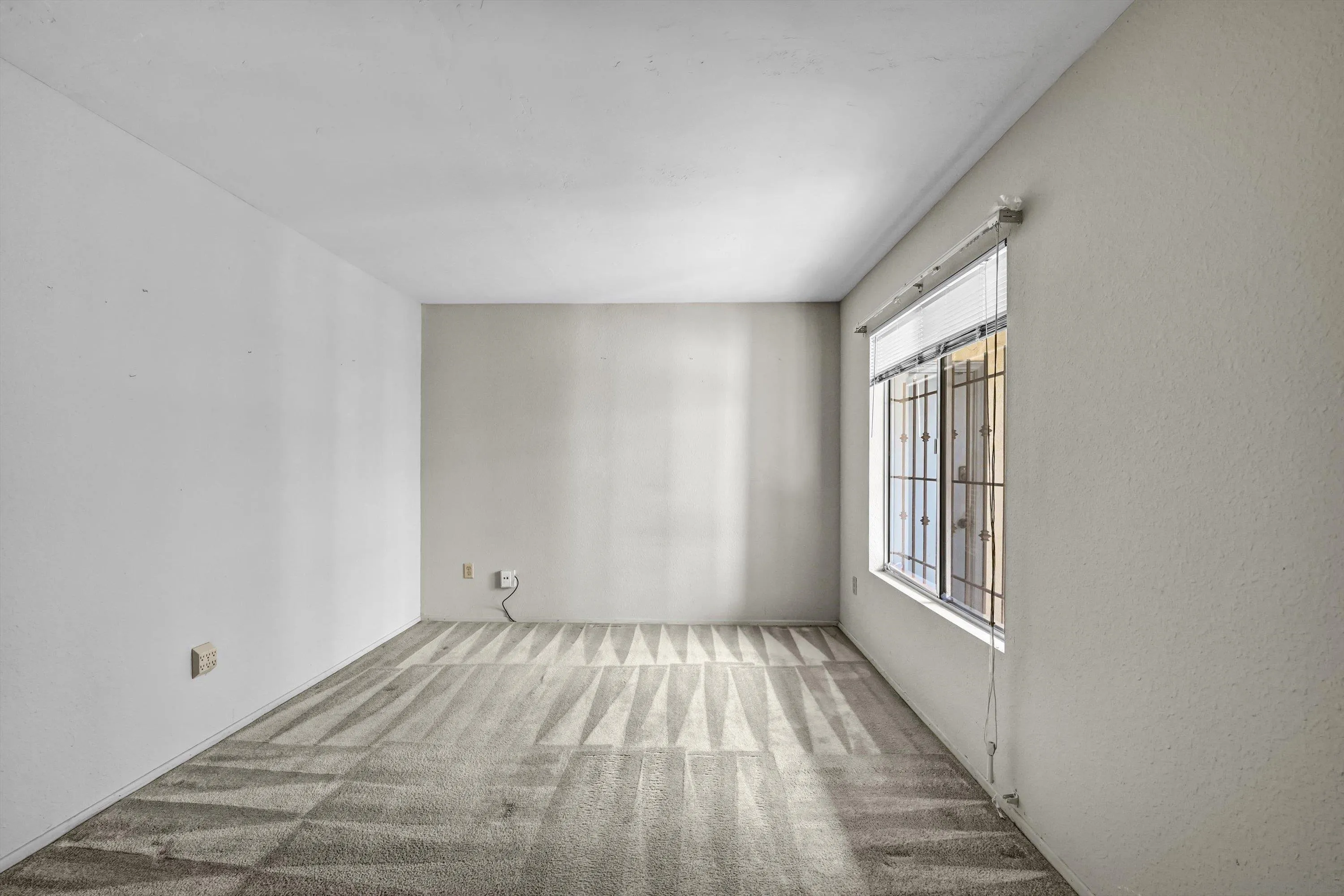 https://cdn.realtyfeed.com/cdn/127/260023889/753f08bee2eef126e25d206a3c85176e.webp