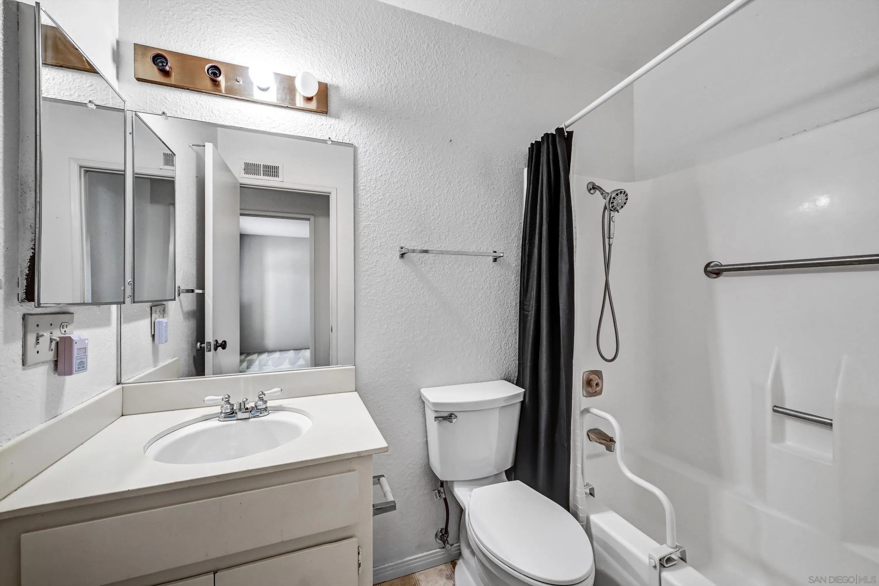 https://cdn.realtyfeed.com/cdn/127/260023889/80a4daa4f40c5224f2a2ac470b6736e2.webp