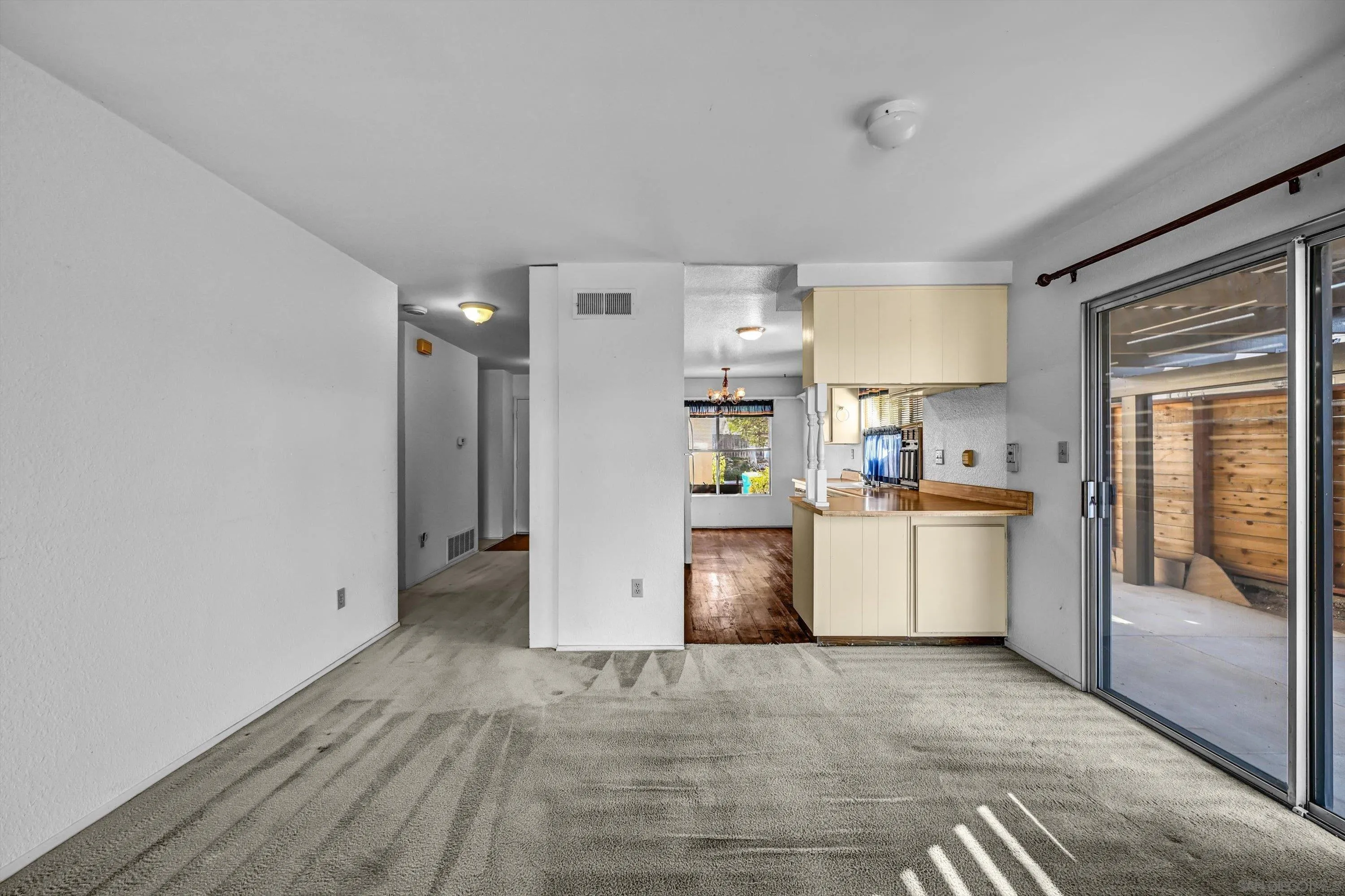 https://cdn.realtyfeed.com/cdn/127/260023889/a84a88b427eb69fc570af28abb744d88.webp