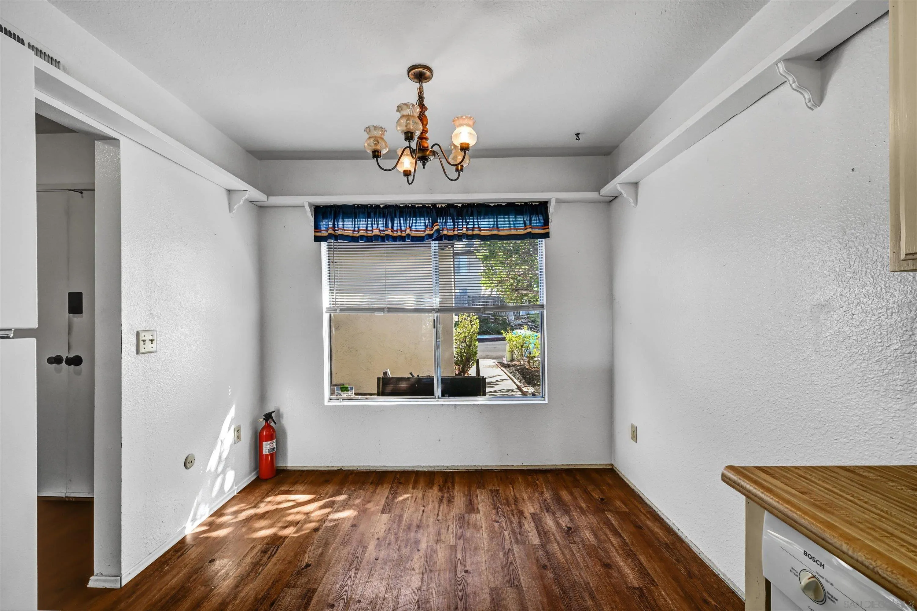 https://cdn.realtyfeed.com/cdn/127/260023889/ecfe2c5bf43bef00f6251648578ecb77.webp