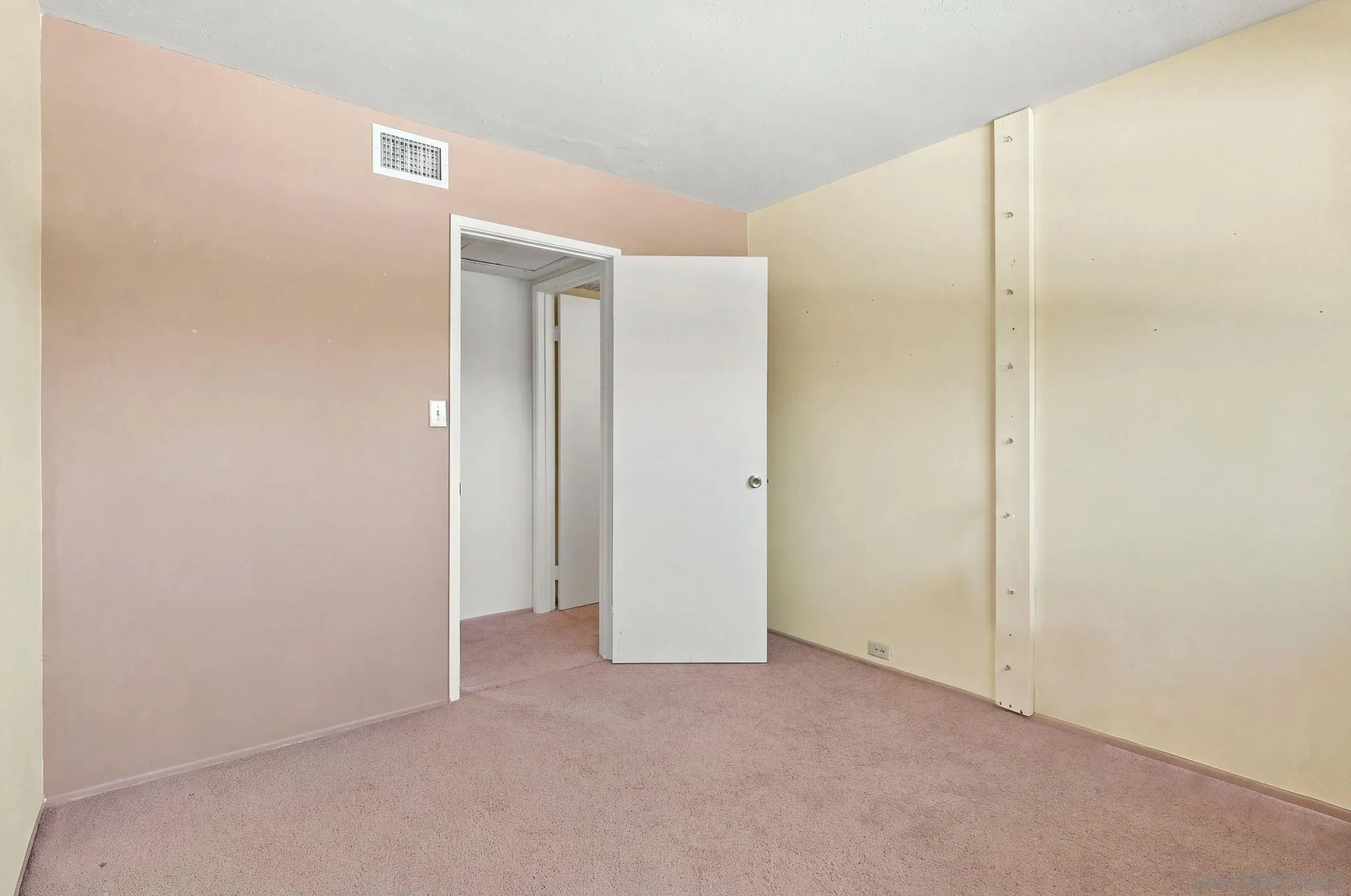https://cdn.realtyfeed.com/cdn/127/260023892/007c93196d12e48f5fd9d15491480b65.webp