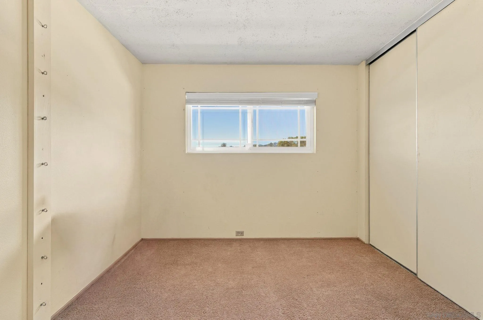 https://cdn.realtyfeed.com/cdn/127/260023892/08bc4162ab389727ac9ad057b8d320f2.webp
