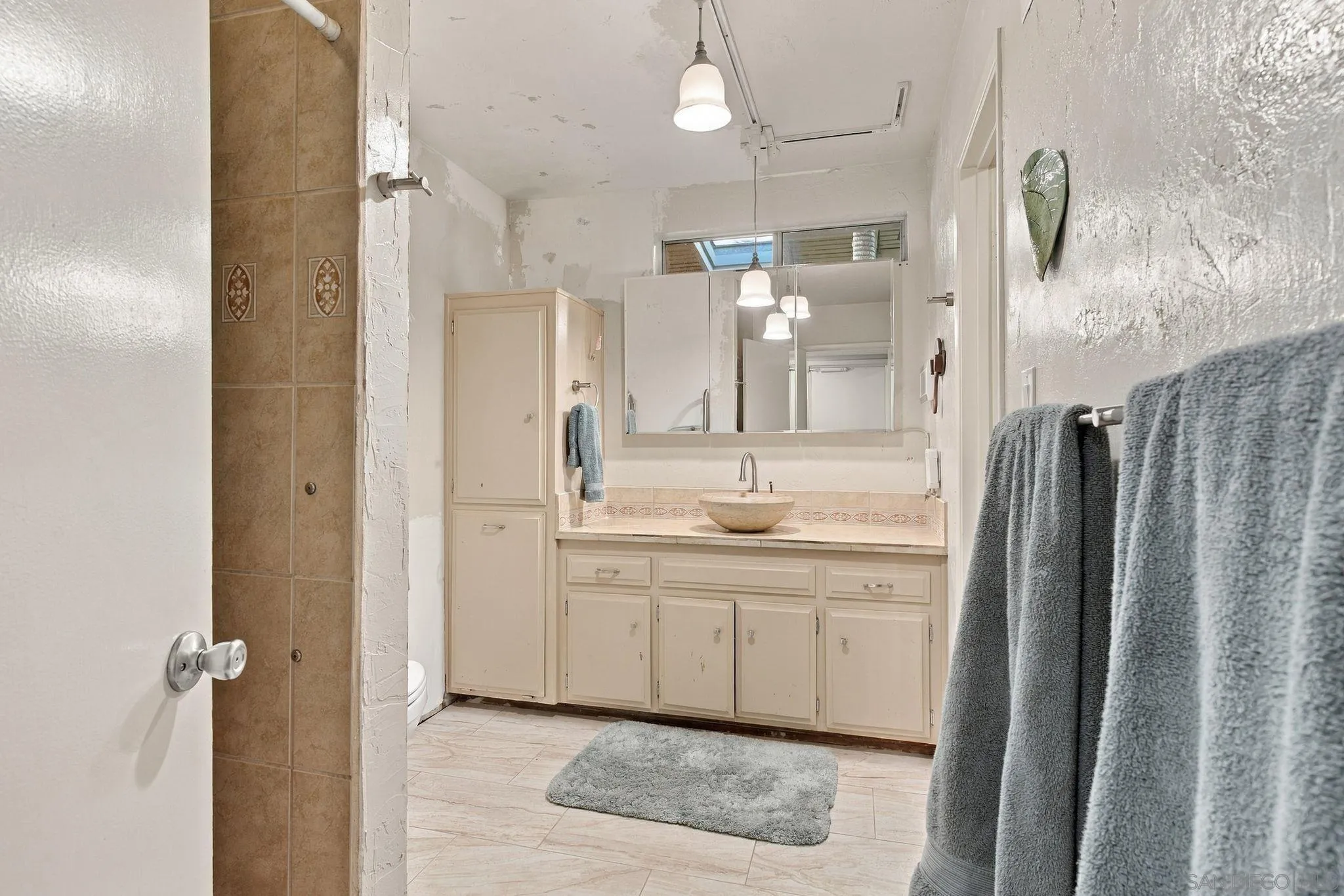 https://cdn.realtyfeed.com/cdn/127/260023892/19201db9df6718cce8eef51df18377c9.webp