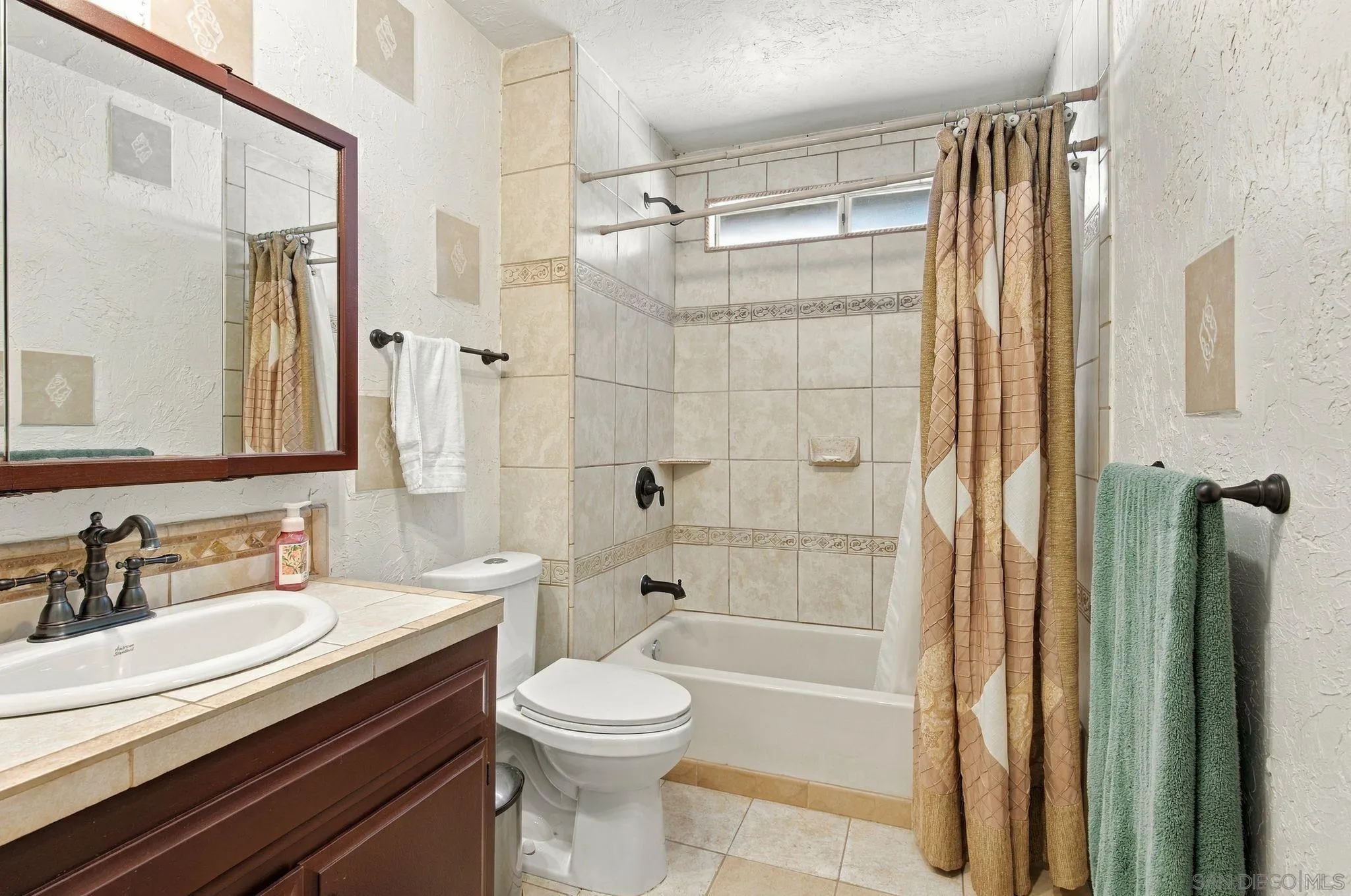 https://cdn.realtyfeed.com/cdn/127/260023892/54eddaa8bcb3812b60794eadf19f0a77.webp
