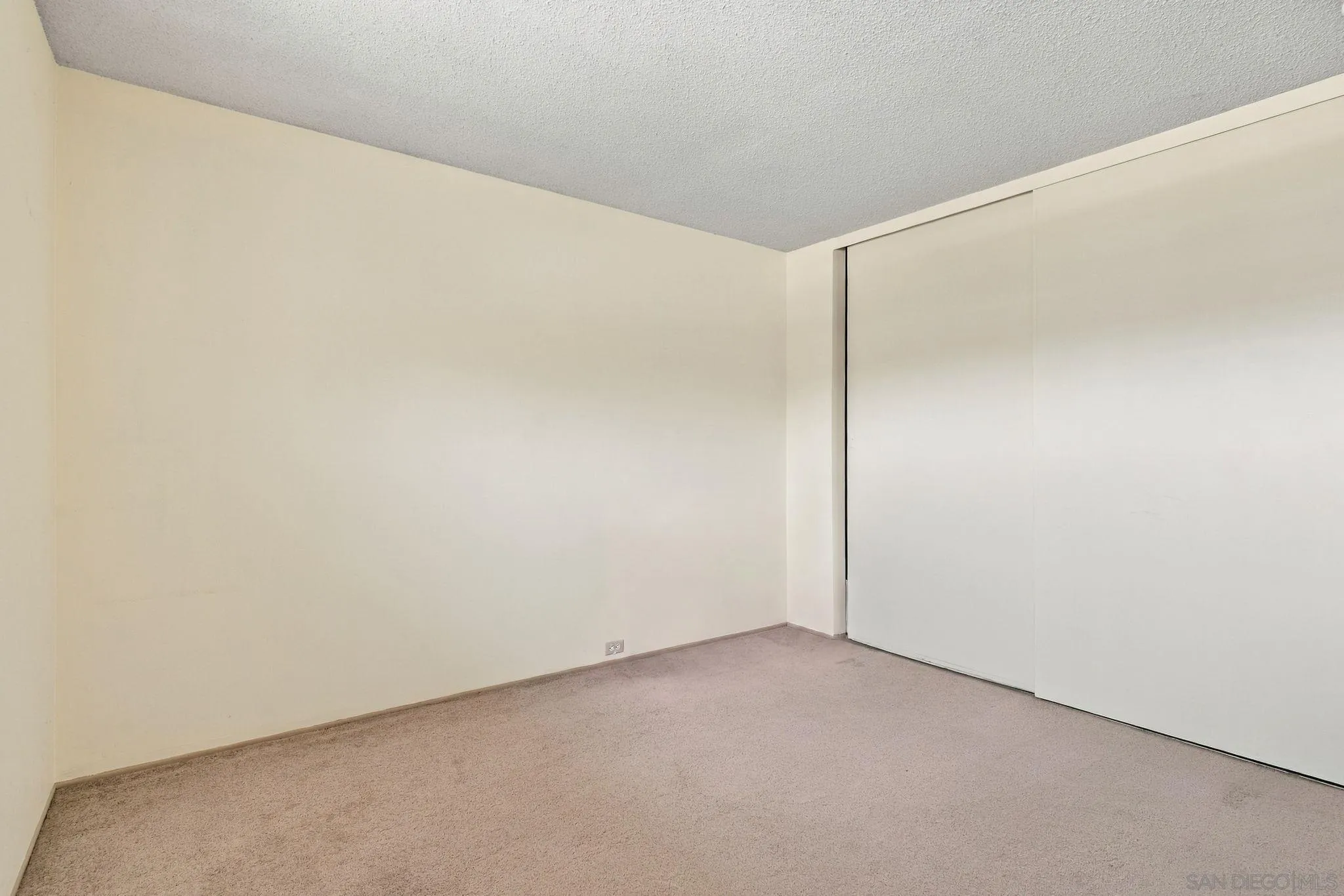 https://cdn.realtyfeed.com/cdn/127/260023892/675c7269ee6f610884ec39f14595ea2c.webp