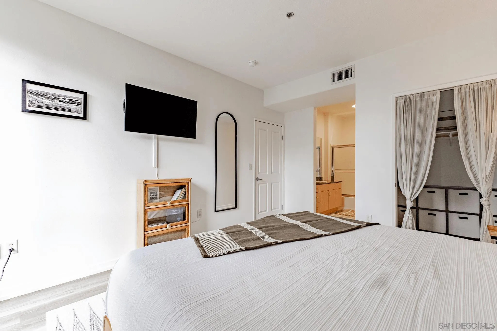 https://cdn.realtyfeed.com/cdn/127/260023893/0bde5f09aa08e1d726ae82c7a4f7332e.webp